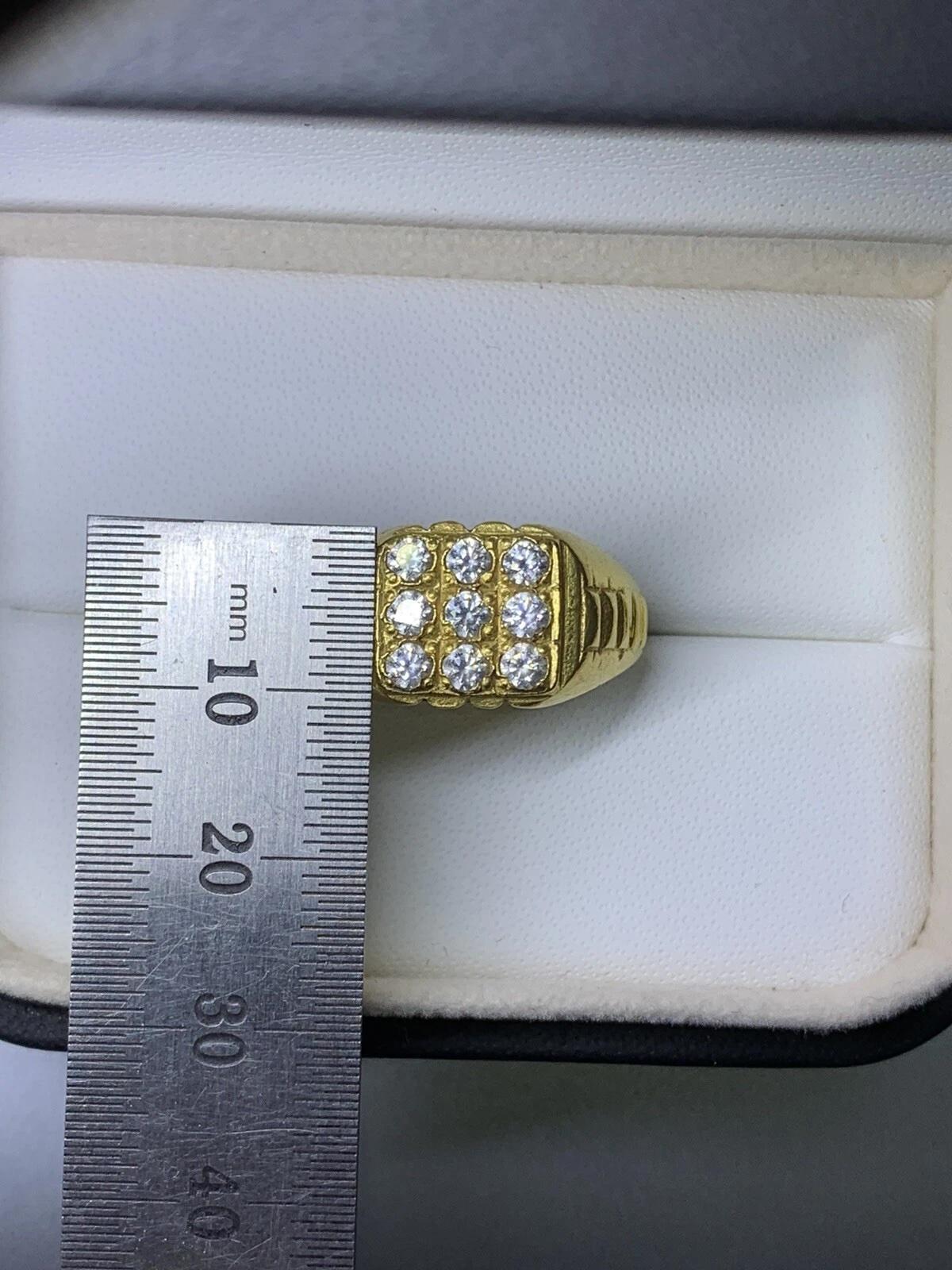 Bague signet en or jaune 22ct à gros diamants en vente 1
