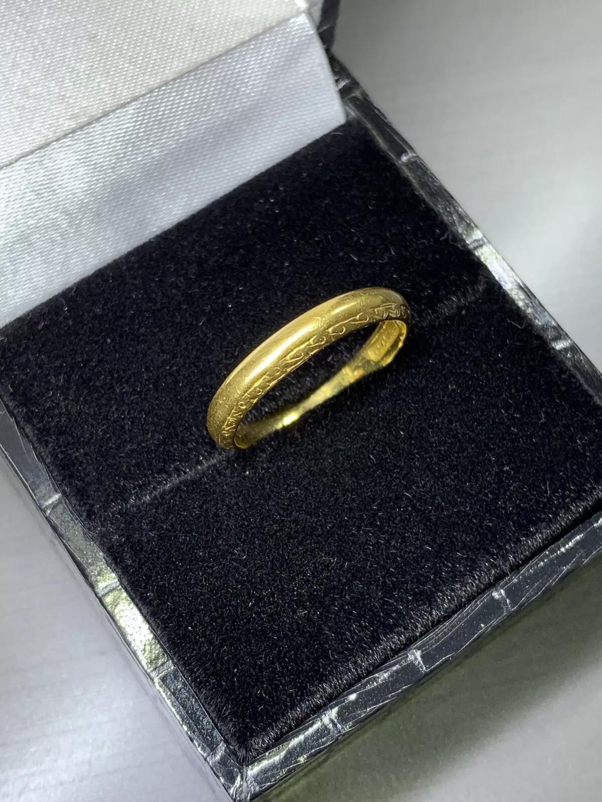 Anneau de mariage victorien antique en or jaune 22ct. en vente 1