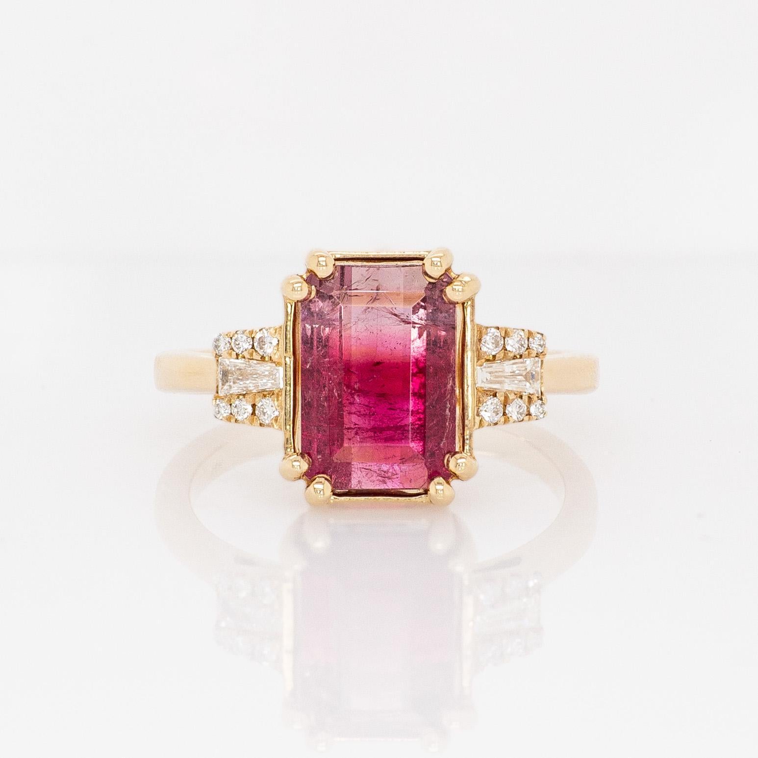 Contemporaneo 2.2cts Bi-color Tourmaline Ring with Natural Diamonds: 14k Solid Gold, 10.5x8mm in vendita