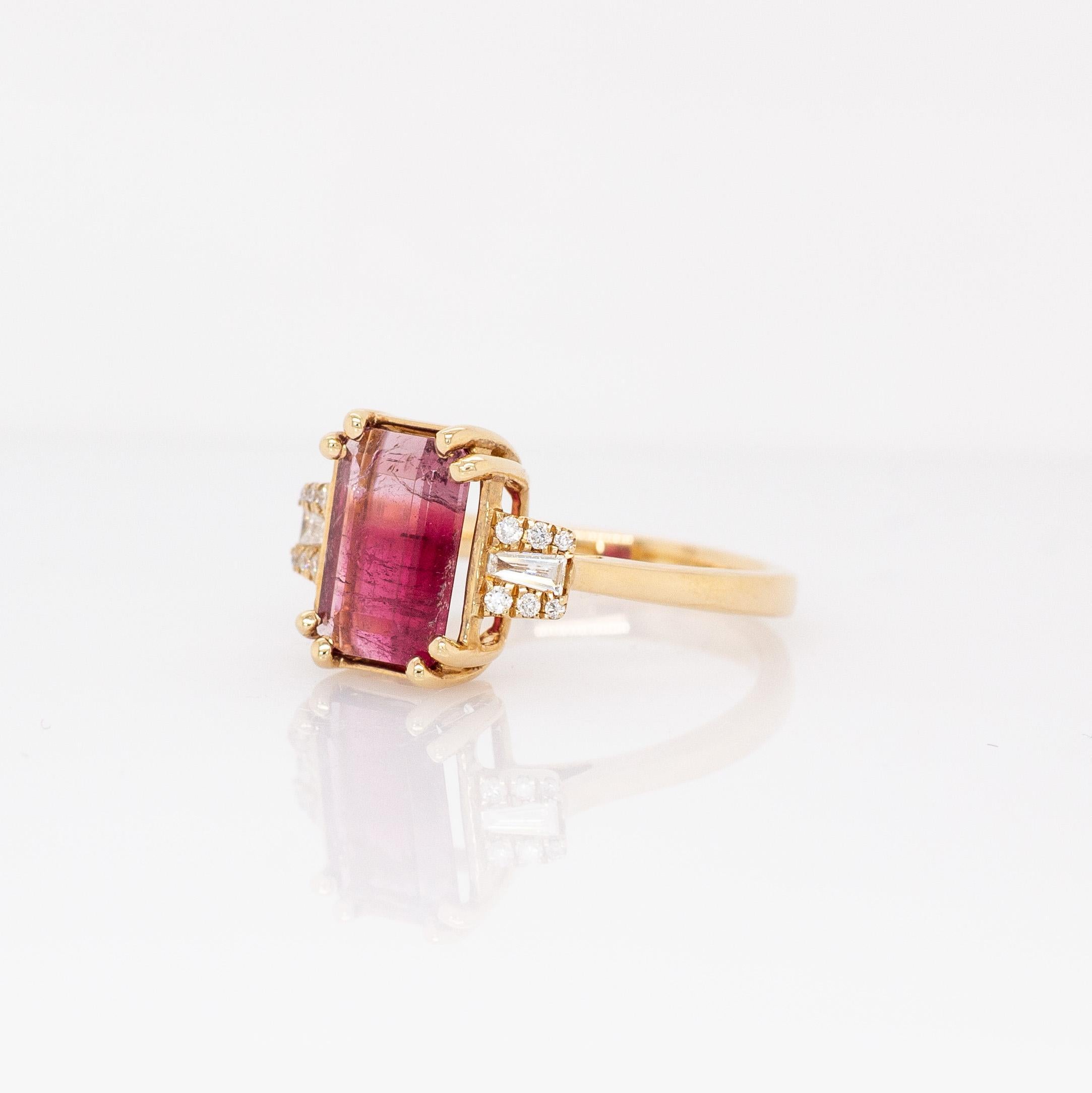 Taglio smeraldo 2.2cts Bi-color Tourmaline Ring with Natural Diamonds: 14k Solid Gold, 10.5x8mm in vendita