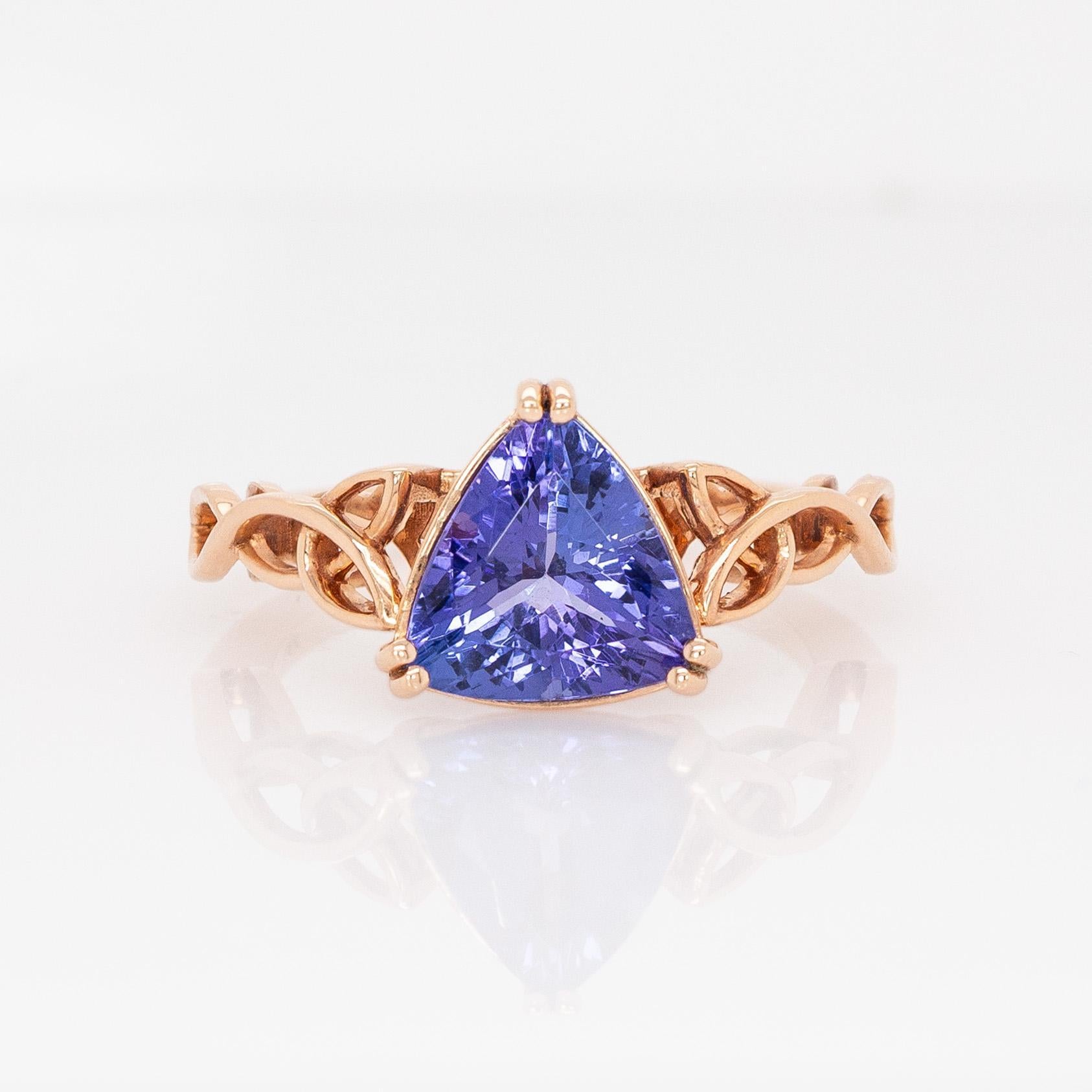 2,2cts Celtic Love Knot Tanzanite Ring: 14K Solid Gold, Trillion Shaped  9mm (Zeitgenössisch) im Angebot