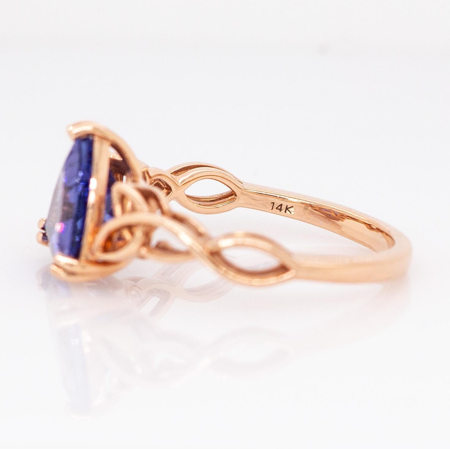 2,2cts Celtic Love Knot Tanzanite Ring: 14K Solid Gold, Trillion Shaped  9mm im Angebot 1