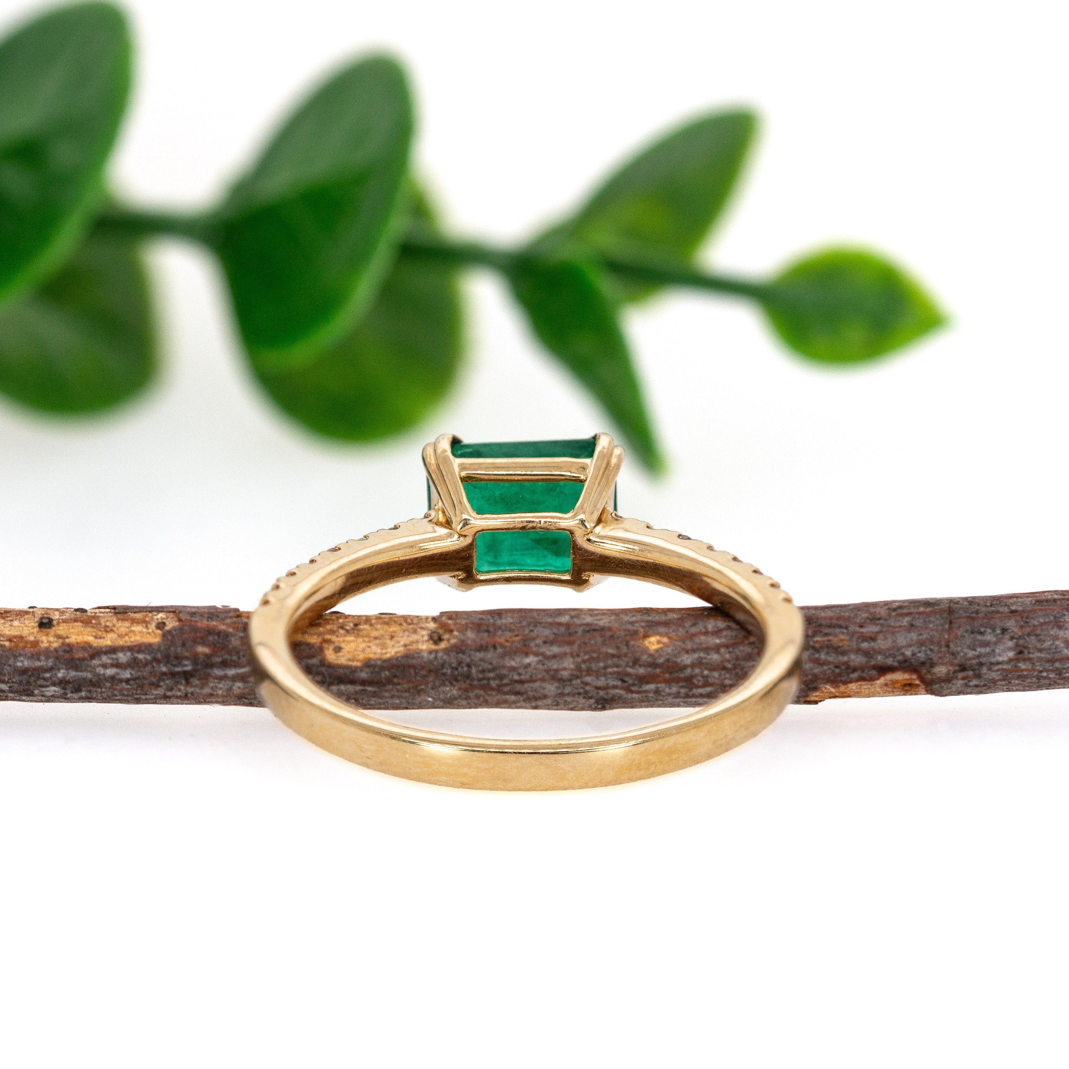 2.2cts Colombian Emerald Ring w Pave Diamond Shank in 14K Solid Gold  EM 7x5mm For Sale 1