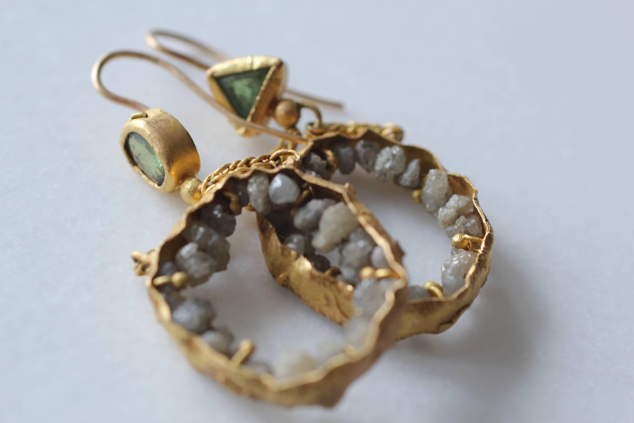 Raw Diamonds Demantoid Garnets 22 Karat 21K Gold Dangle Chandelier Earrings In New Condition For Sale In New York, NY