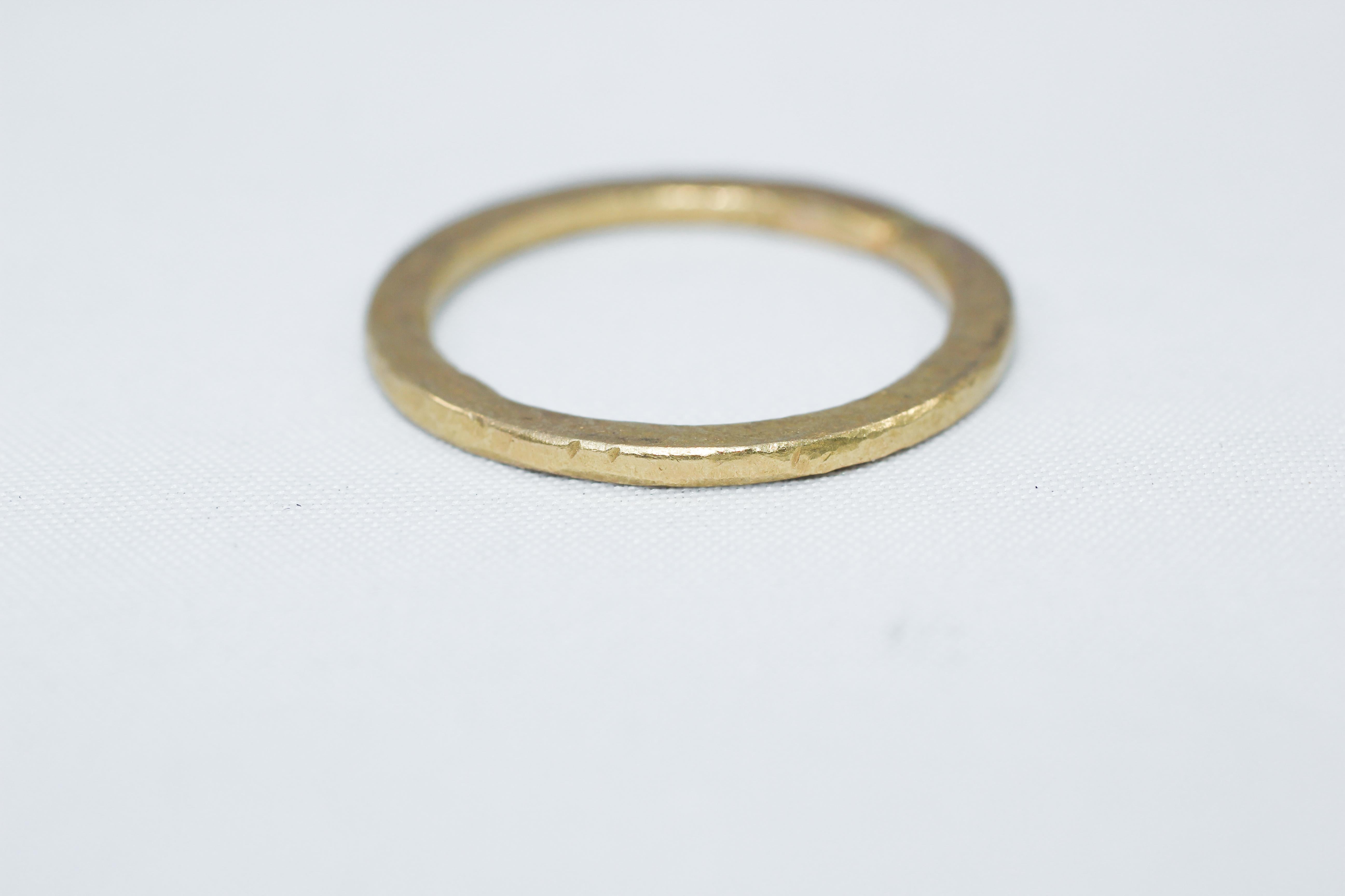 22k-21k Gold Ring Stackable Bridal Wedding Band Mehr Contemporary Fashion Ideen im Zustand „Neu“ im Angebot in New York, NY