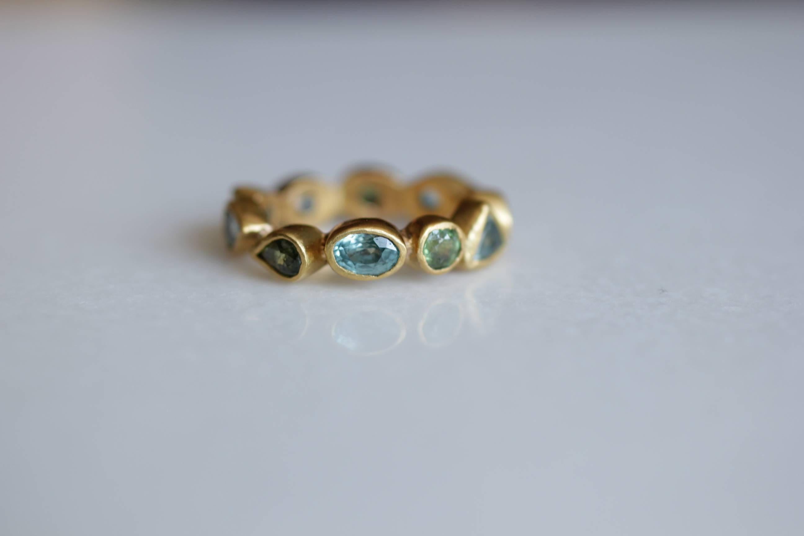 Contemporary Demantoid Garnet Zircon 22 Karat-21 Karat Solid Gold Bezel Bridal Fashion Ring 