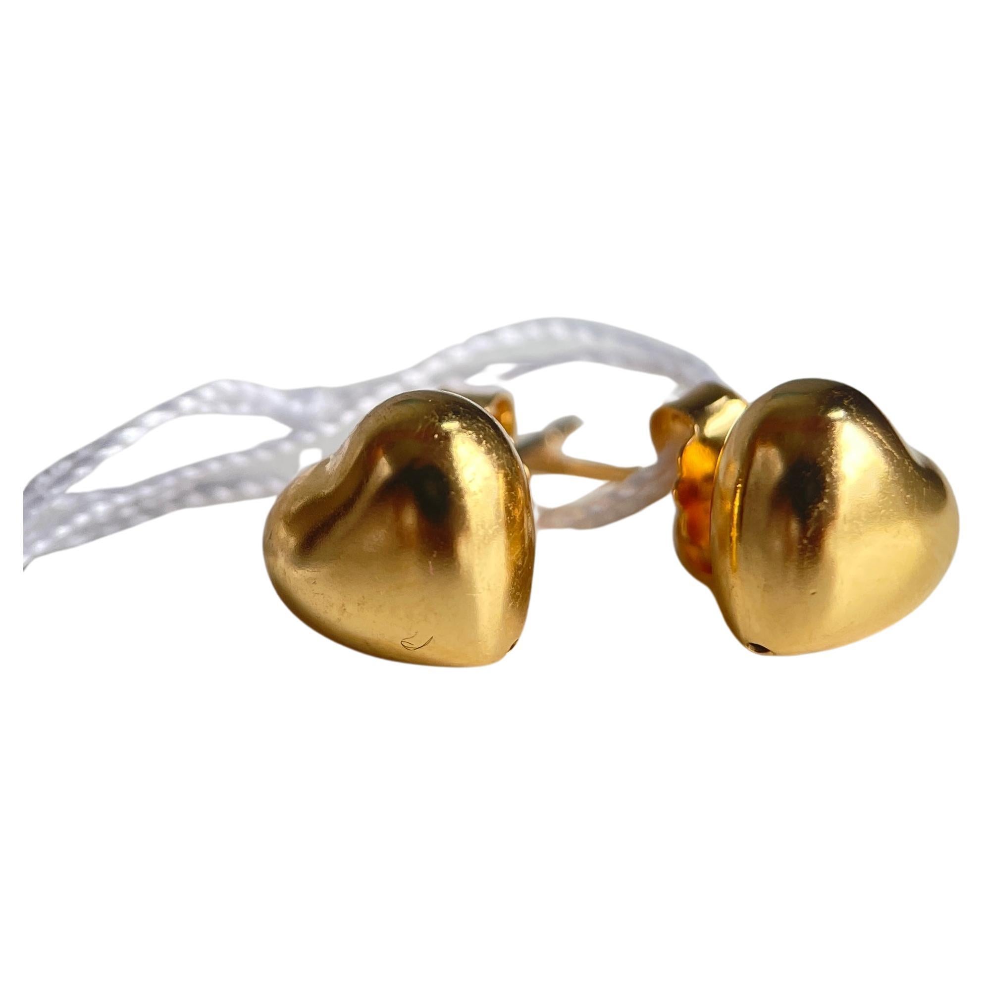 22k 916 chubby gold stud earring- Chubby Heart Shape Earring-1.91g in vendita
