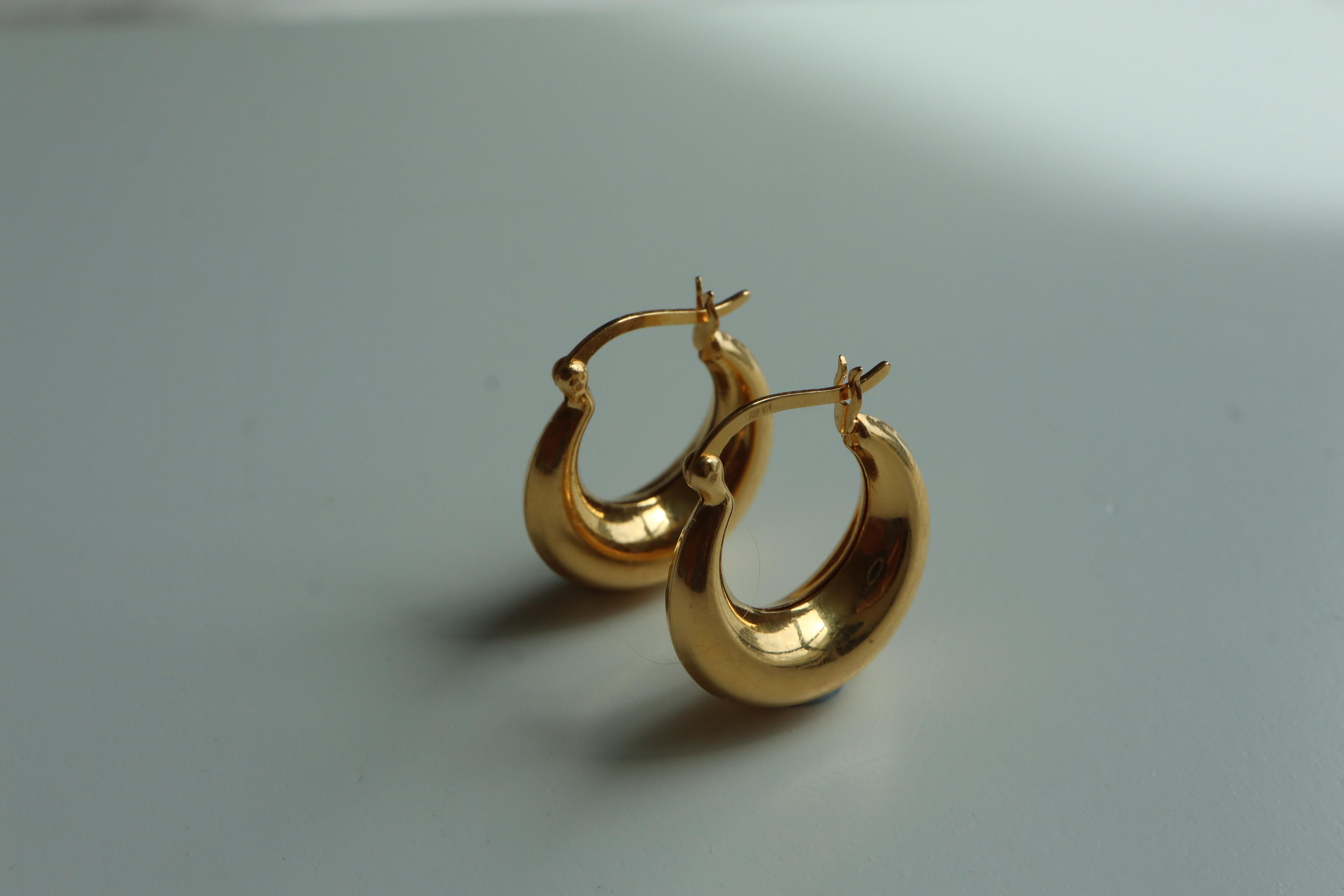 Women's 22k 916 Gold Chubby Hoop Earring-Medium Hoop (Size 16.5mm/1.65cm)-2.61g For Sale