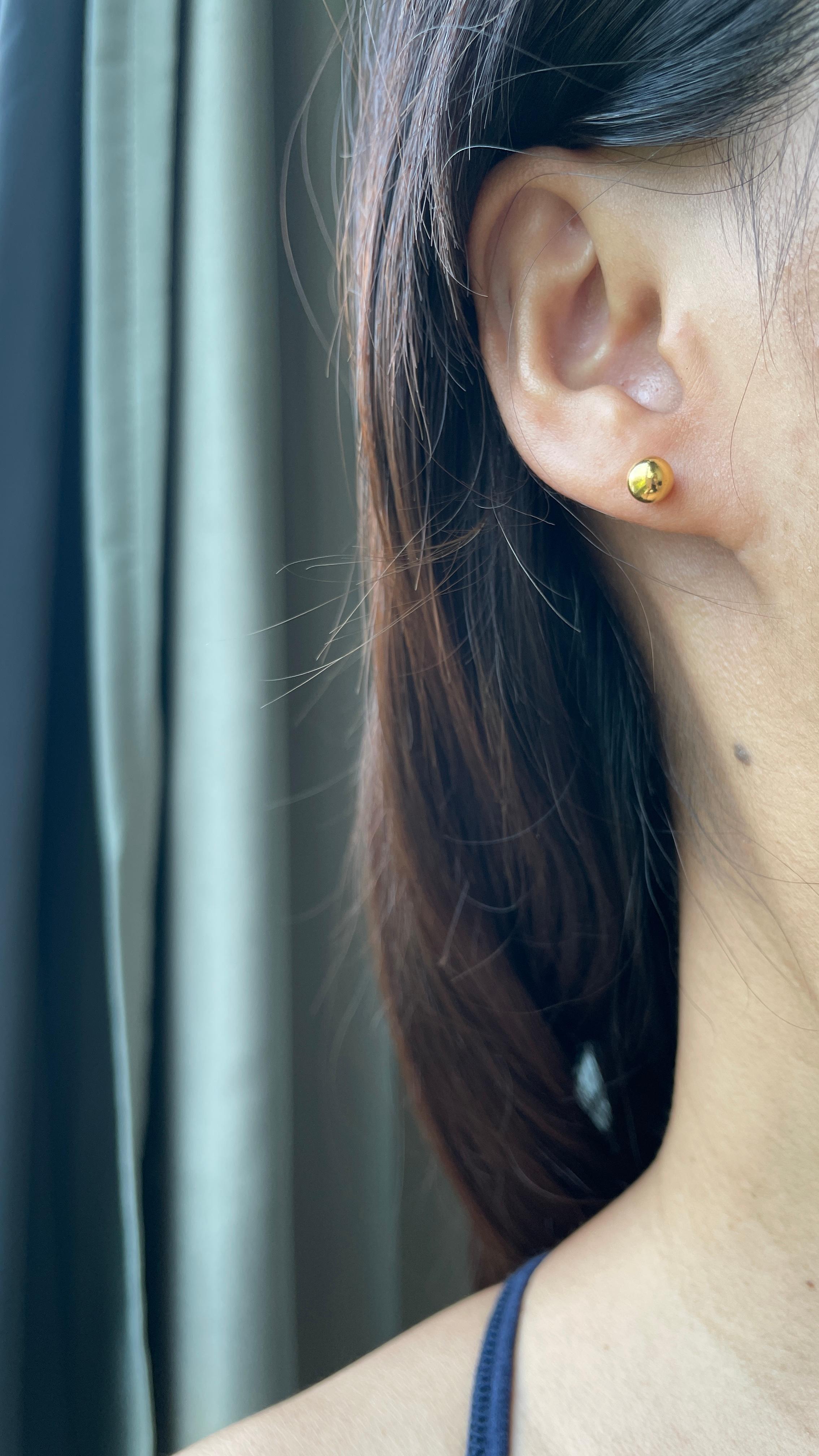 Pendiente de oro 916 de 22 quilates- Pendiente de bola de oro de 5,8 mm-1,73 g en Nuevo estado para la venta en Singapore, SG