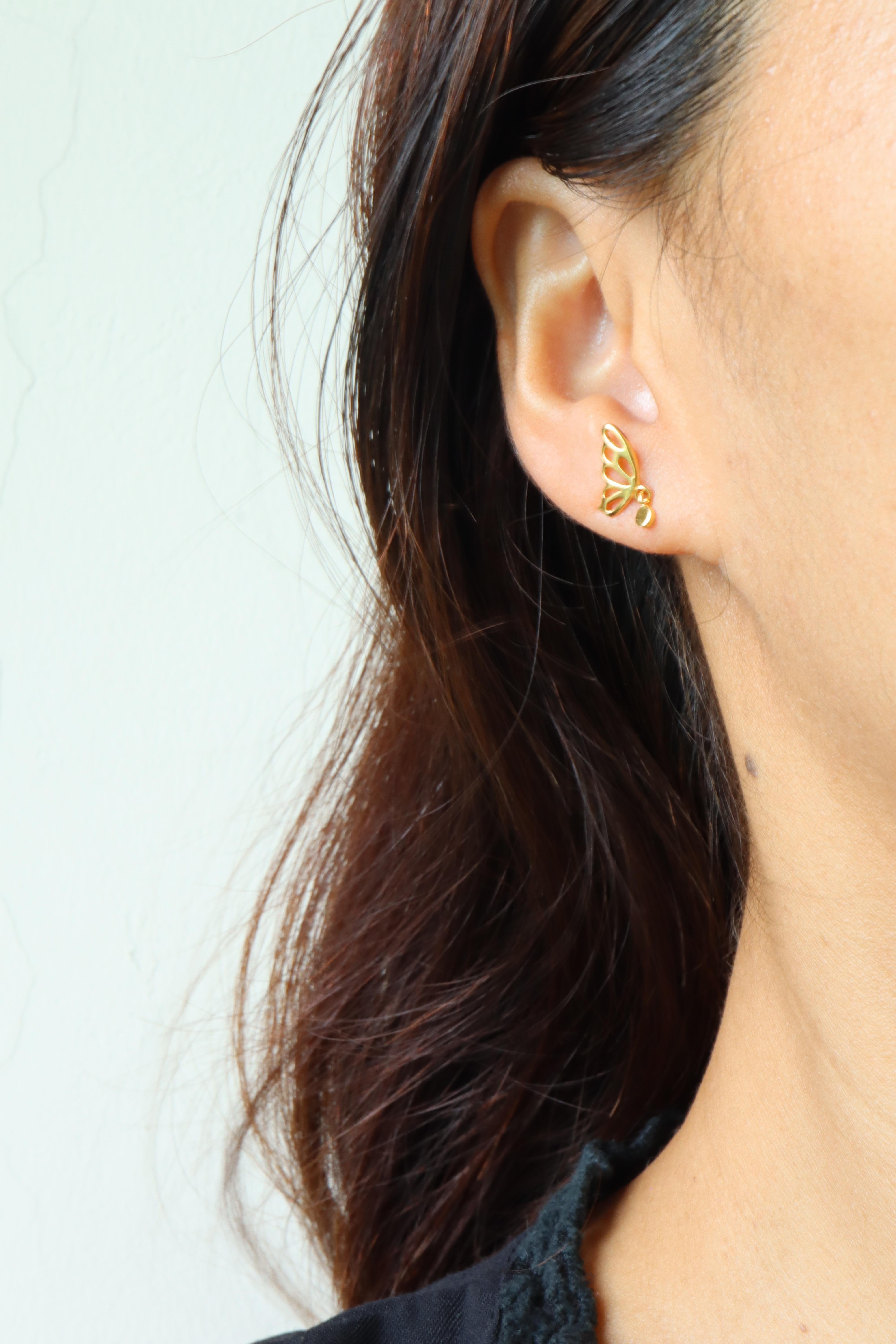 Pendientes de oro de 22 quilates
Delicados y atemporales, estos pendientes de oro presentan un diseño elegante perfecto para llevar a diario.
Ligero pero duradero.
Magníficamente elaborados en oro puro de 22 quilates, estos pendientes no sólo son