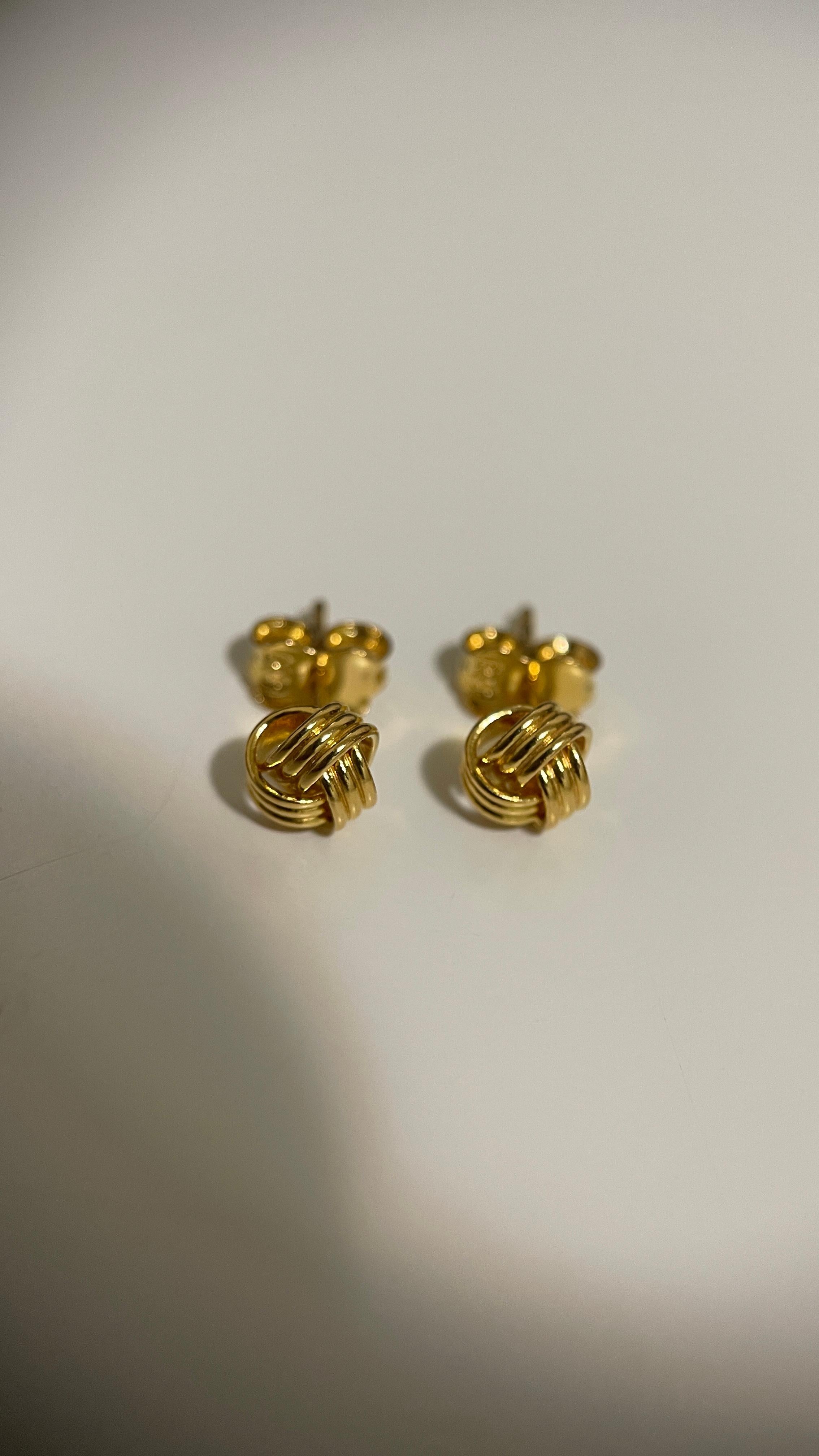 Orecchino con perno in oro 22k 916 - Orecchino con design Twisted Nest - 1,78 g in vendita 1