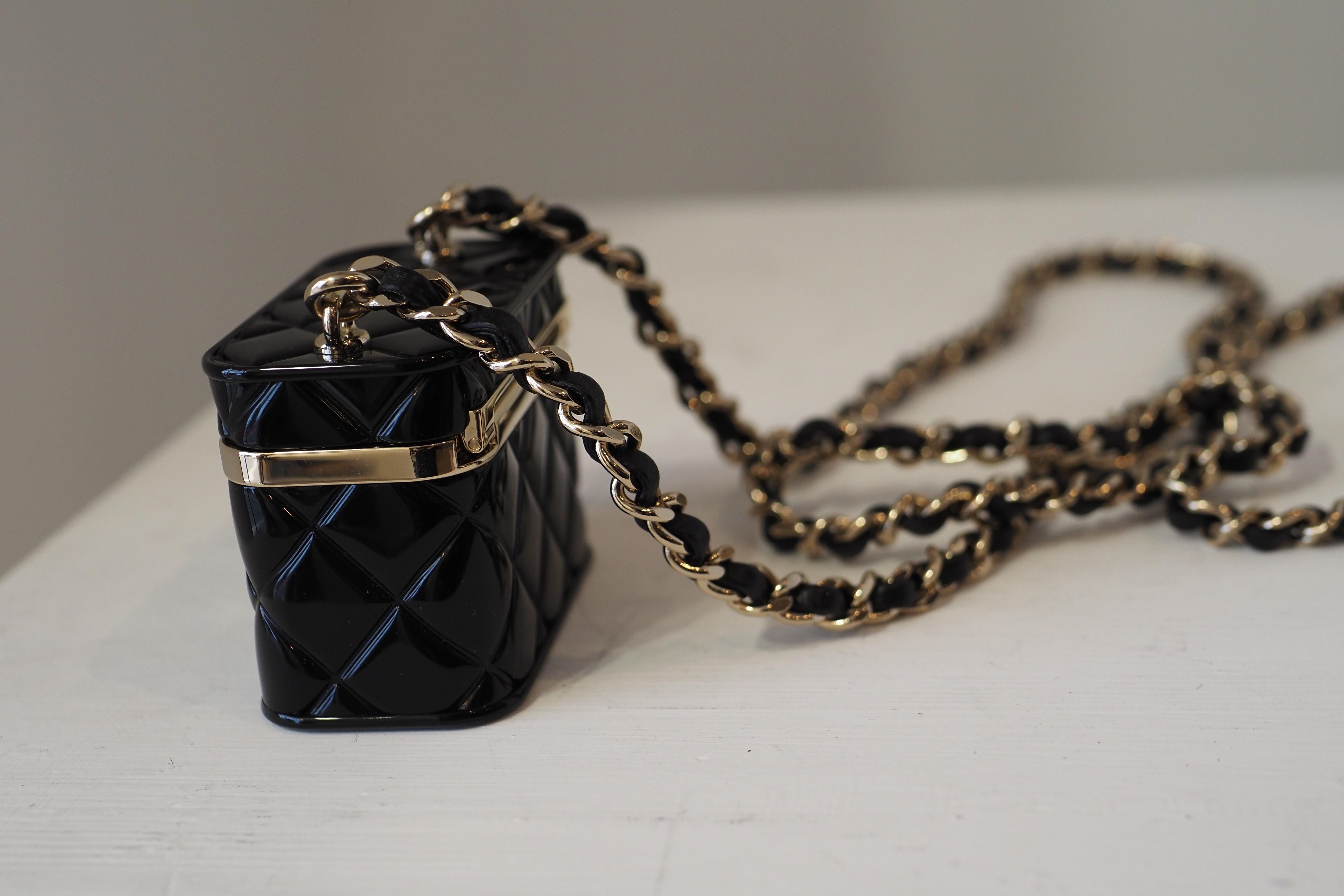 22k Chanel box necklace NWOT in vendita 7