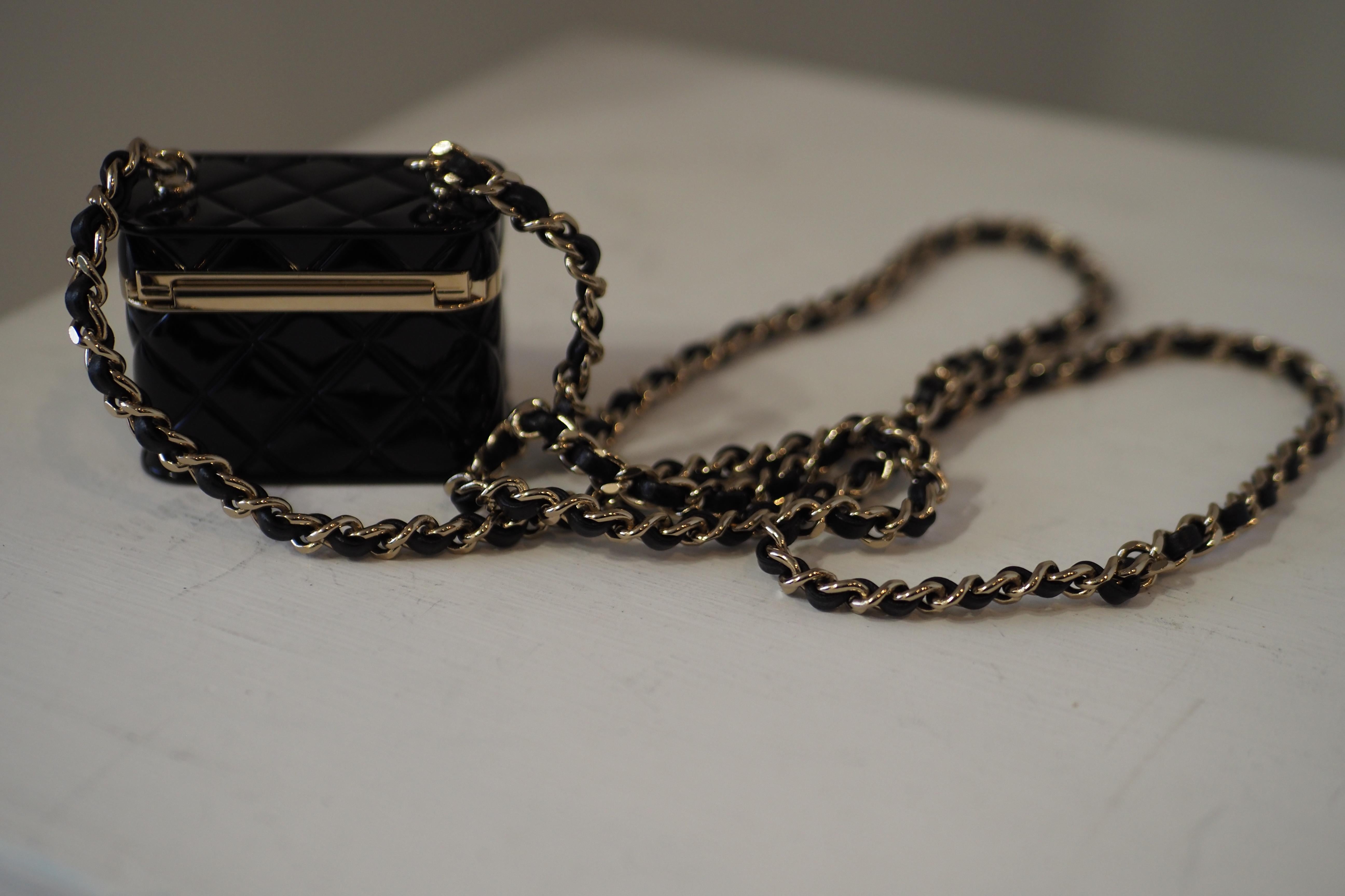 22k Chanel box necklace NWOT in vendita 8