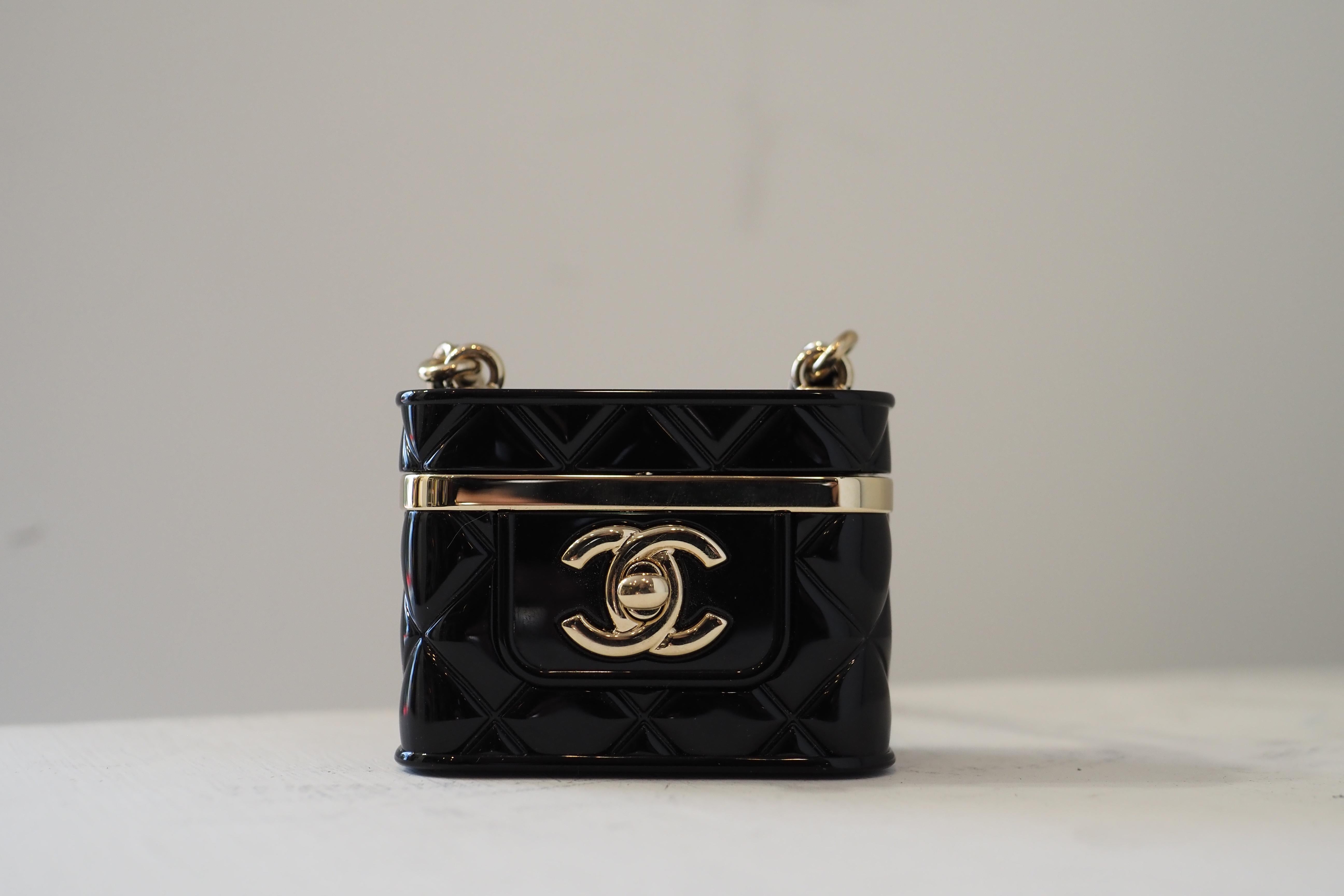 22k Chanel box necklace NWOT in vendita 14