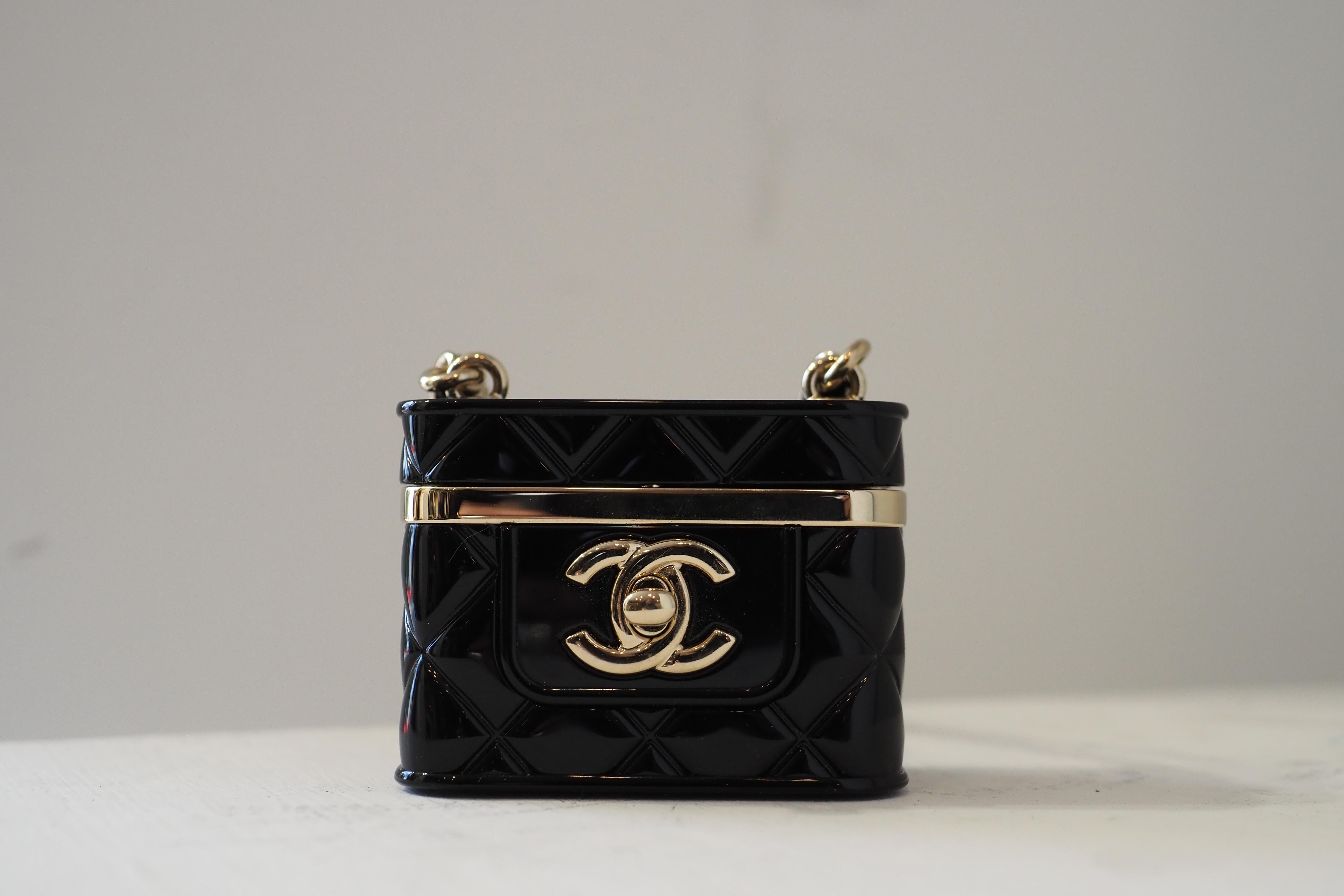 22k Chanel box necklace NWOT in vendita 15