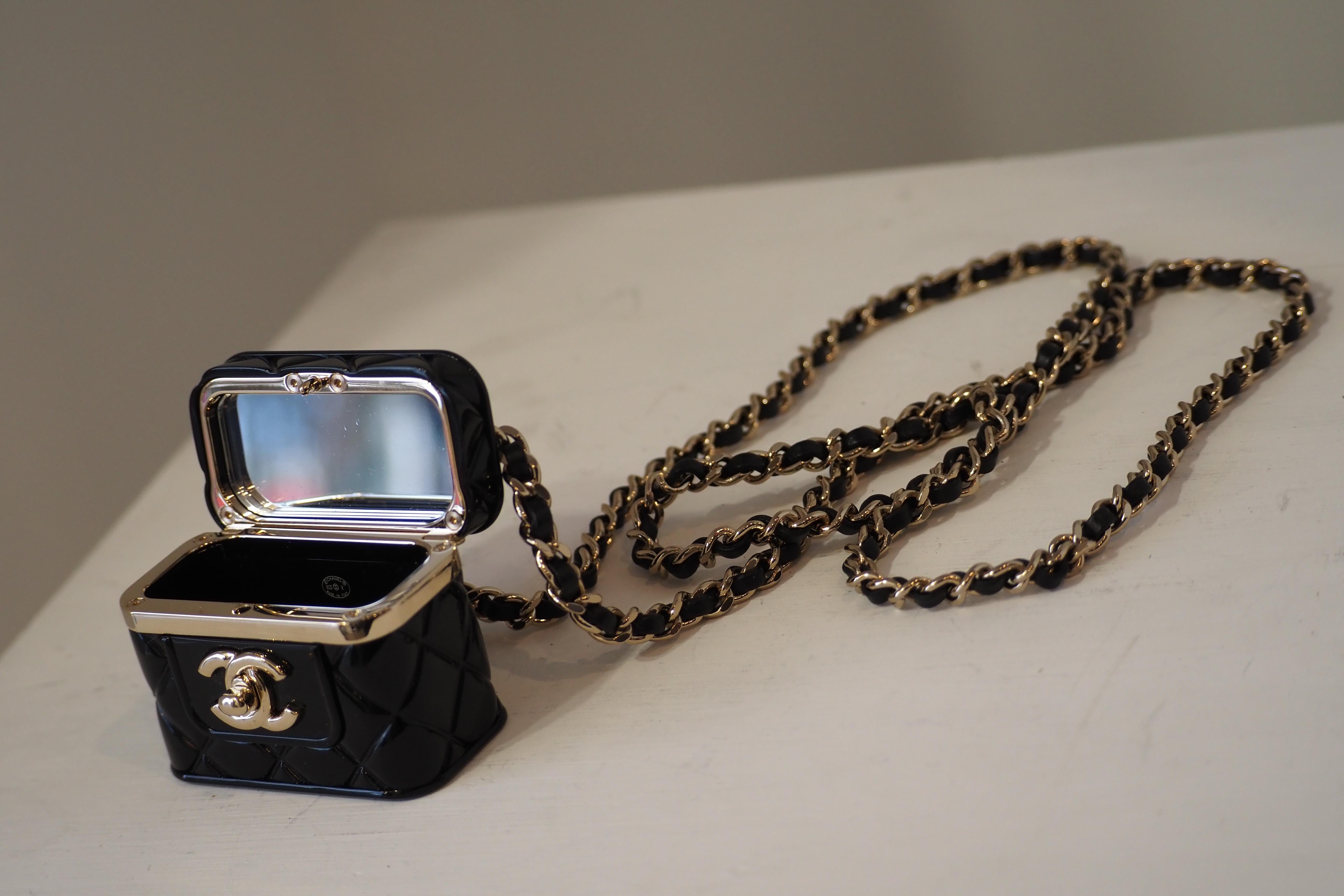 22k Chanel box necklace NWOT in vendita 1