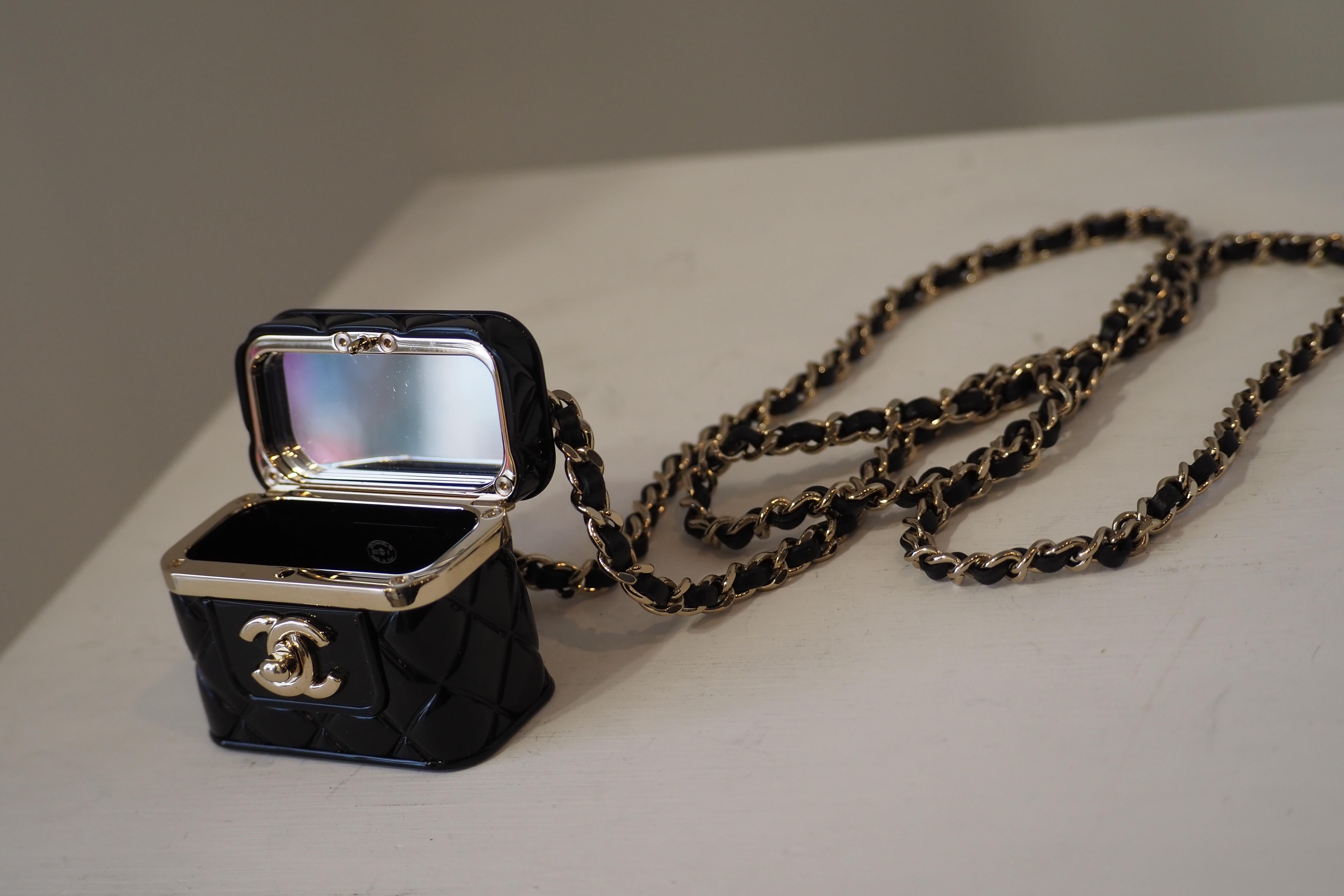 22k Chanel box necklace NWOT in vendita 2