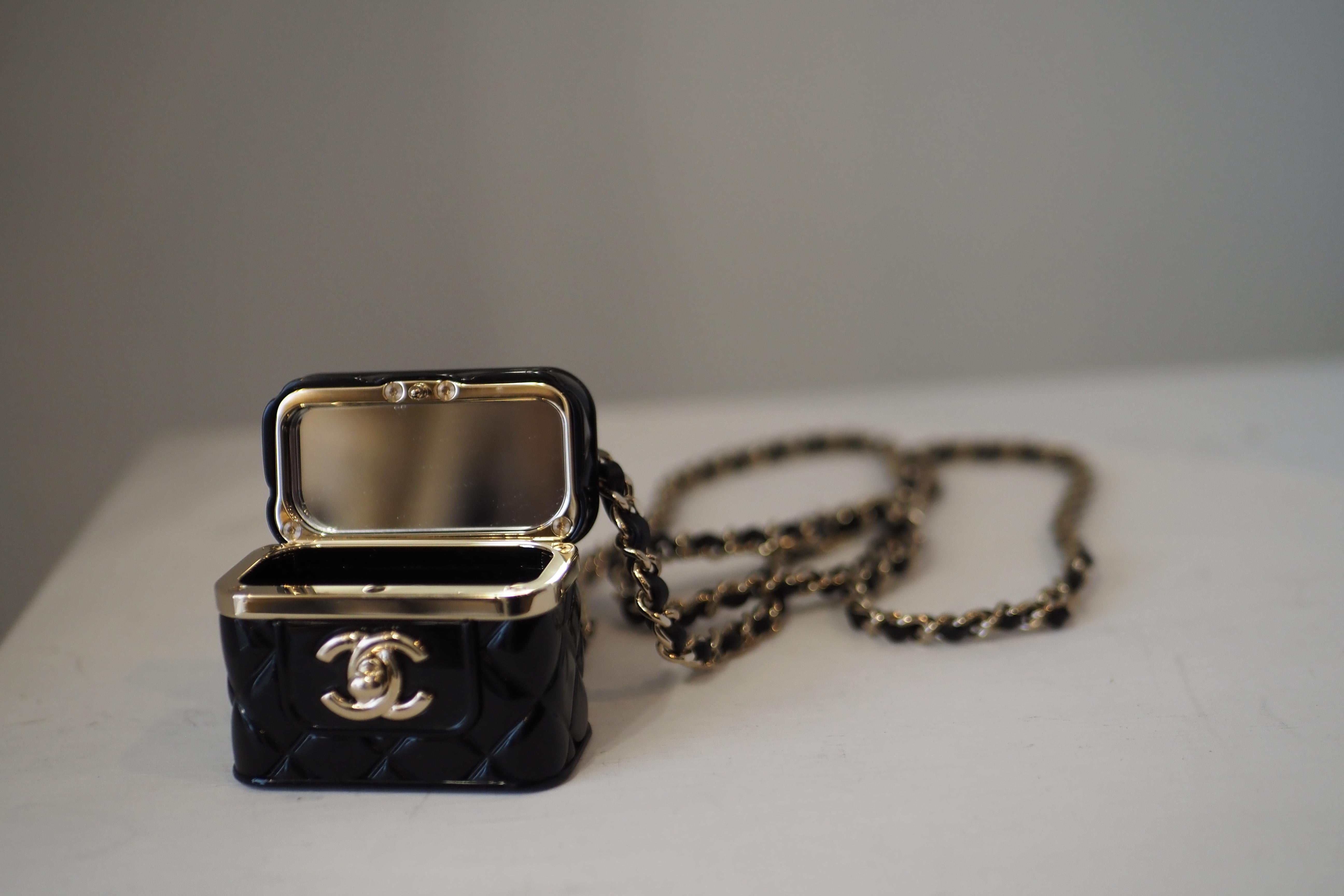22k Chanel box necklace NWOT in vendita 4