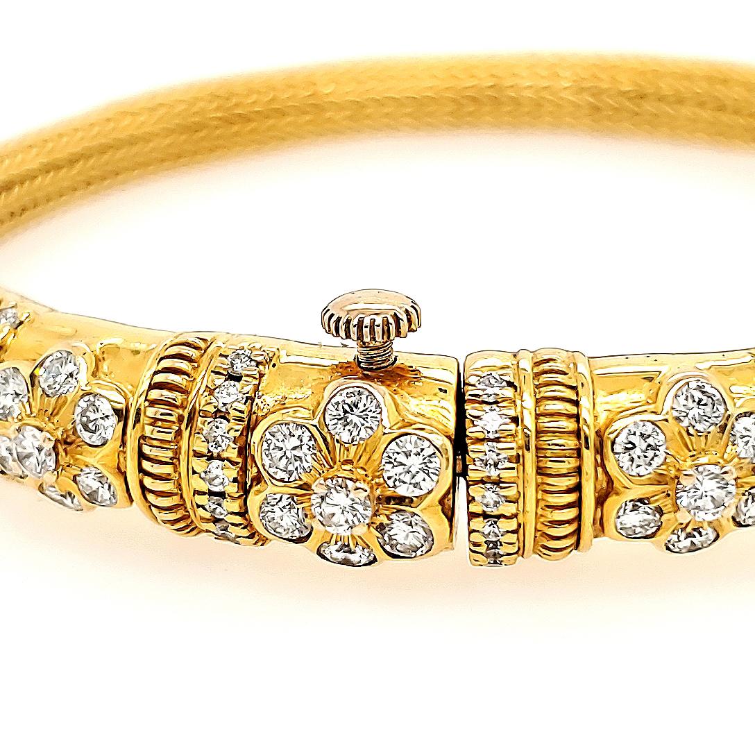 Women's or Men's 22 Karat Diamond Flower Bracelet Yellow Gold 2.09 Carat