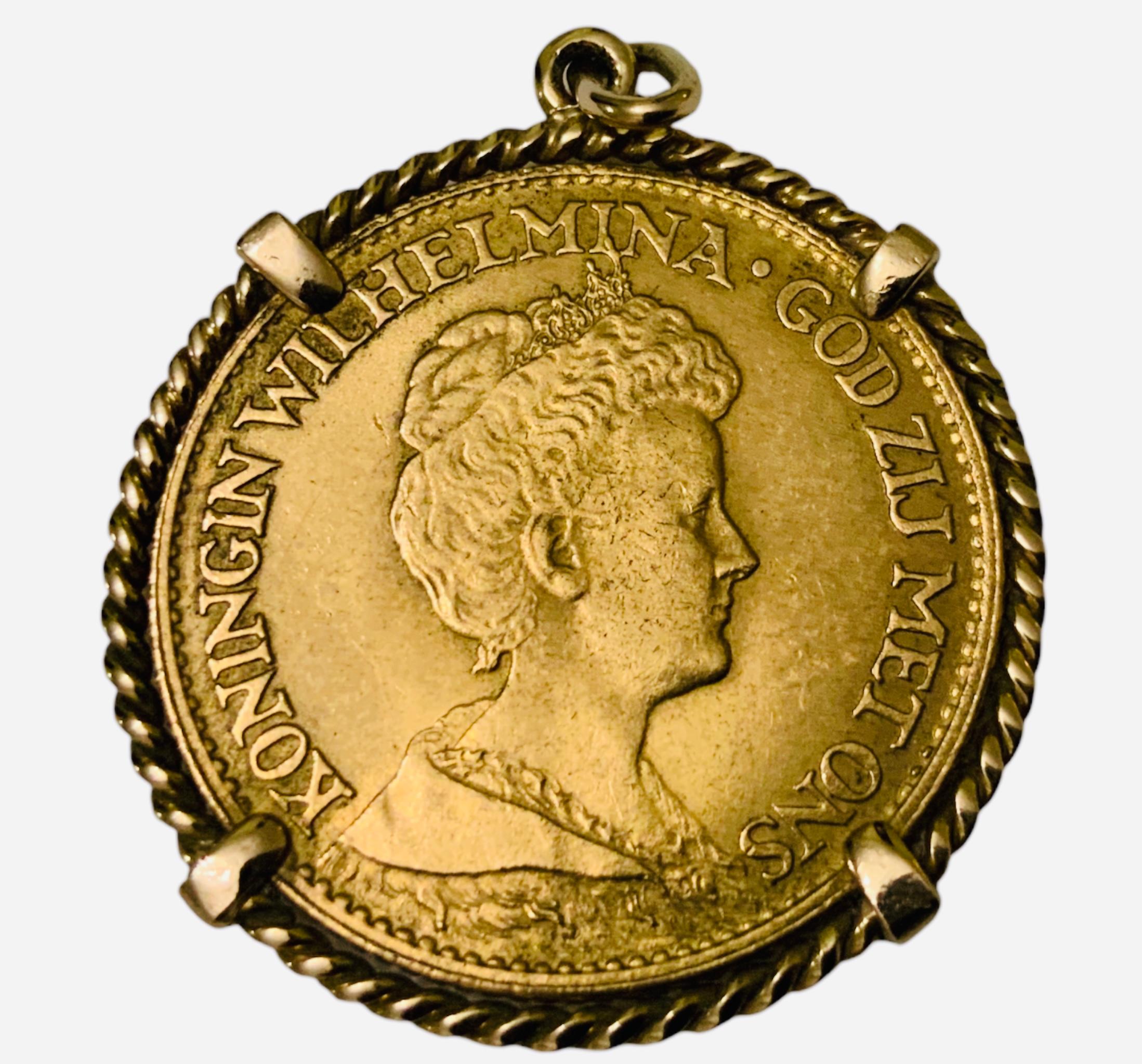 22K Gold 1917 10 G Netherland Coin Gemmmed Numari Pendant In Good Condition For Sale In Guaynabo, PR