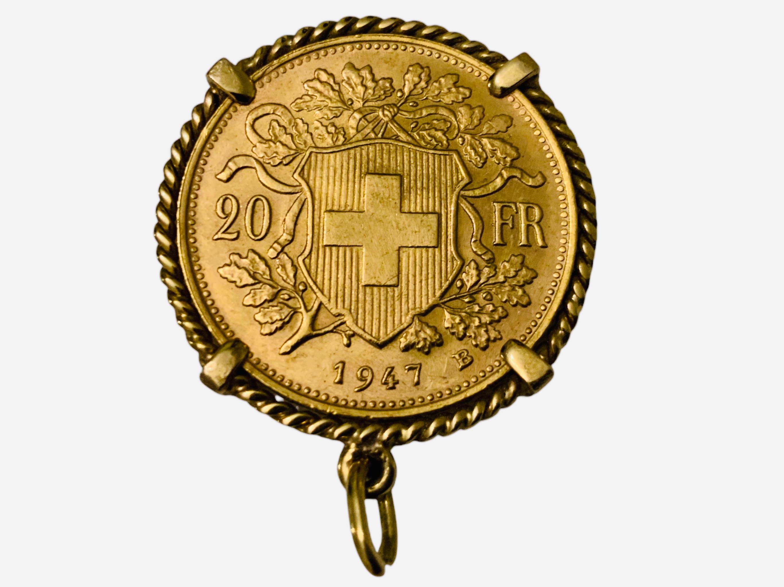 Ciondolo Numari Gemmato con moneta Helvetian 20 FR in oro 22K del 1947 In condizioni buone in vendita a Guaynabo, PR