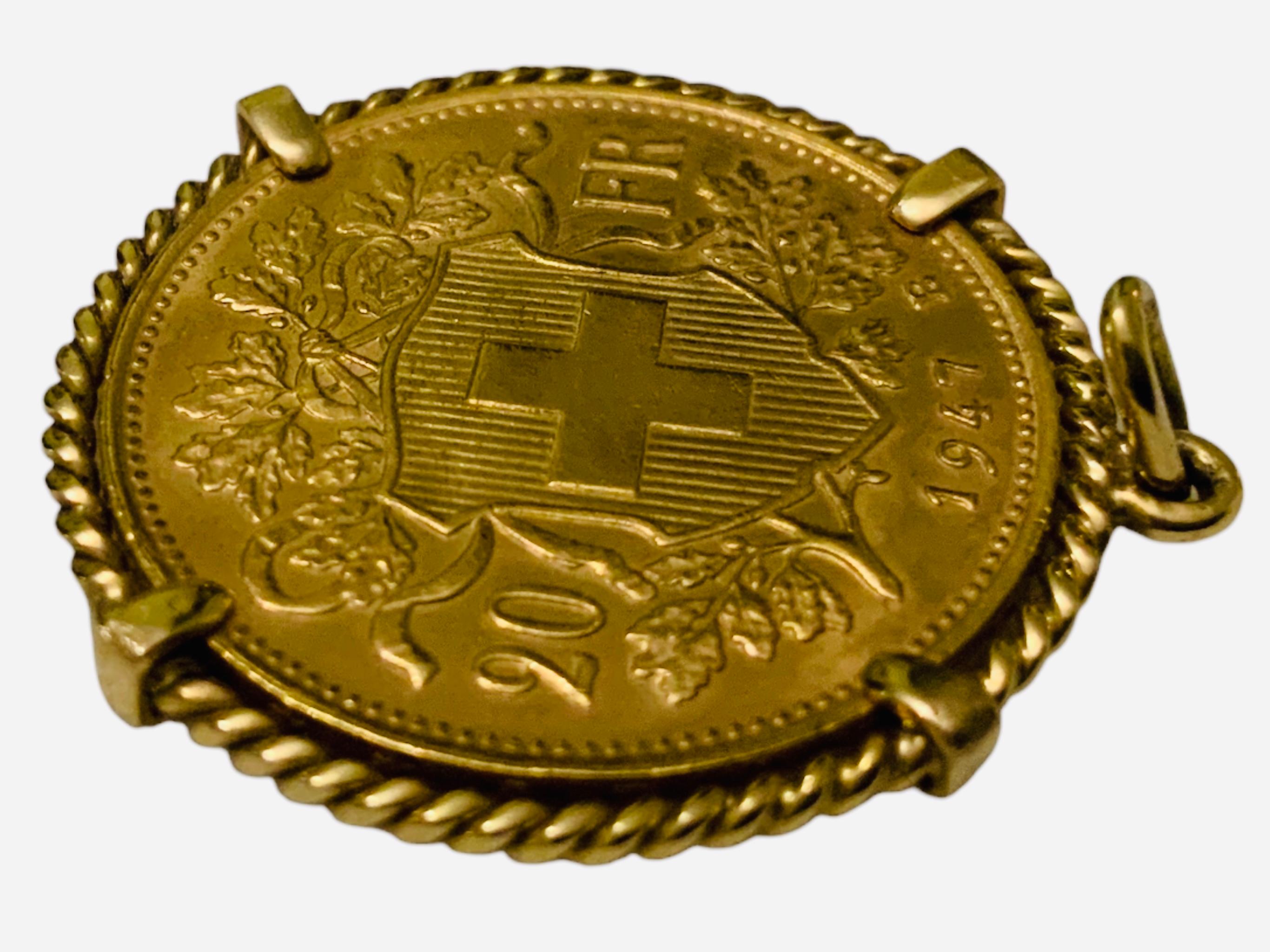 Ciondolo Numari Gemmato con moneta Helvetian 20 FR in oro 22K del 1947 in vendita 1