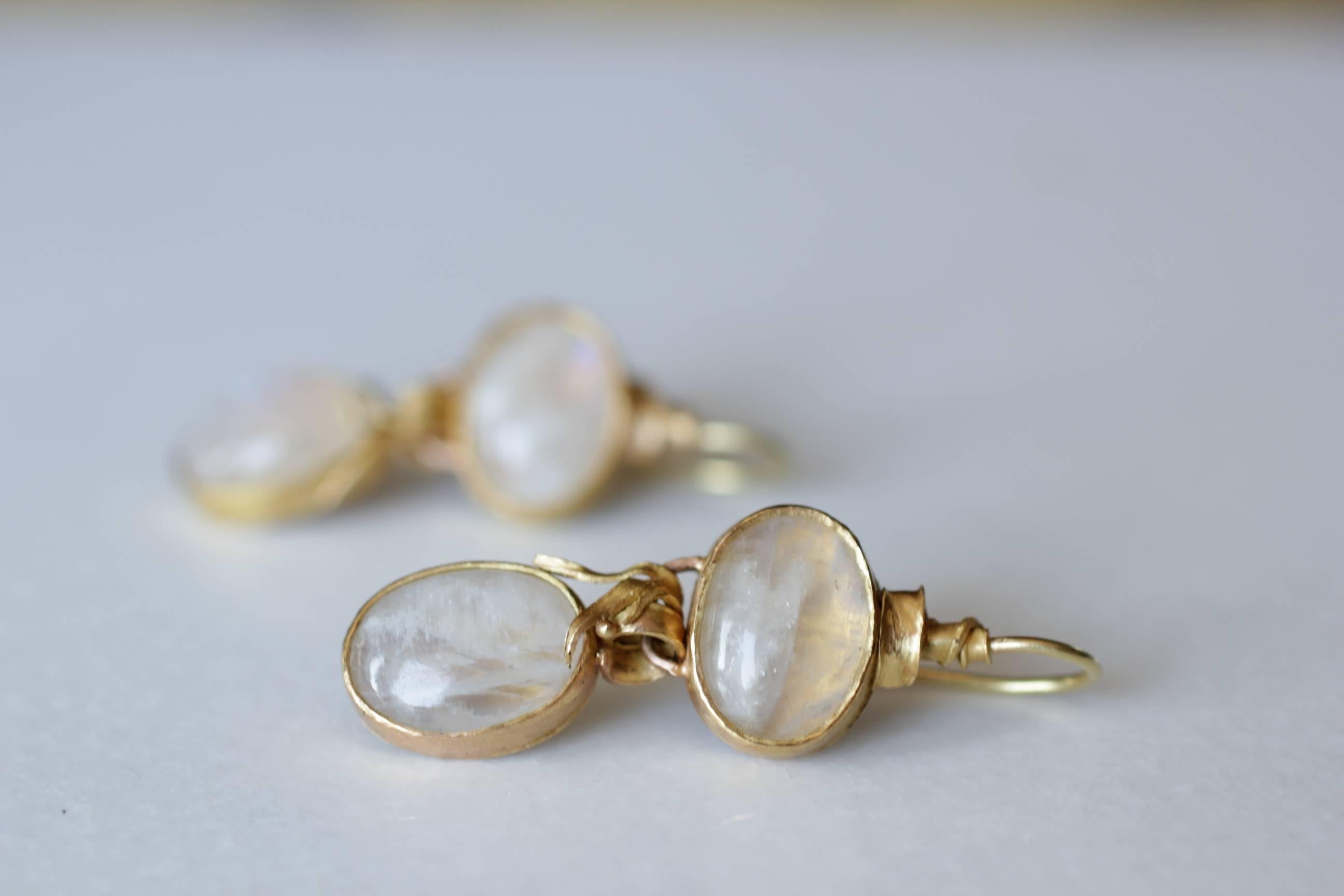 22k Gold 28 Carat Moonstone Cabs Dangle Drop Earrings, Organic Contemporary  In New Condition In New York, NY
