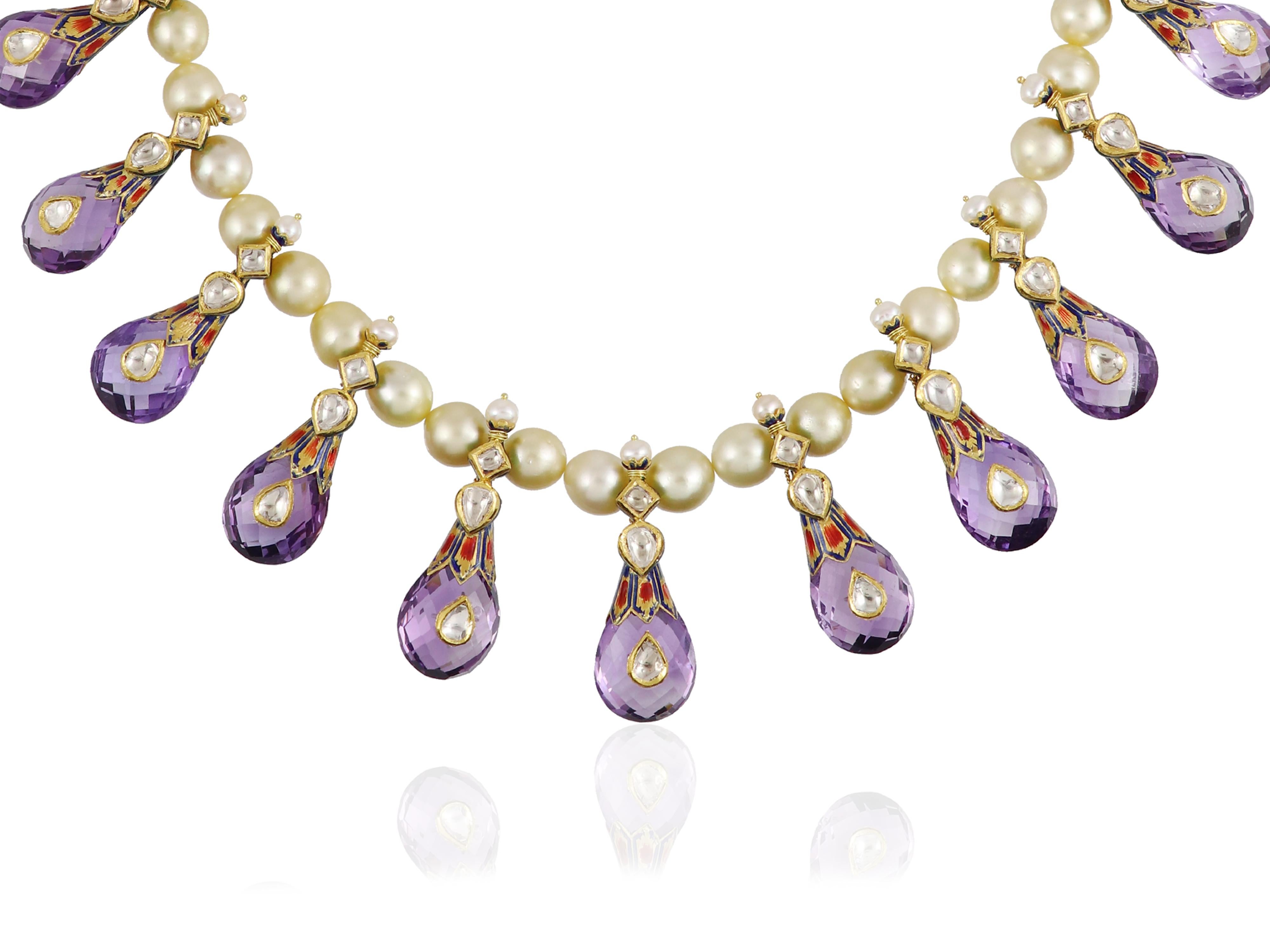 Collana in oro 22K con ametista e diamanti incastonati in perle del mare del sud In condizioni Nuovo in vendita a Bangkok,, TH