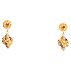 Boucles d'oreilles pendantes en or 22 carats et rubis de Birmanie par Deborah Lockhart Phillips