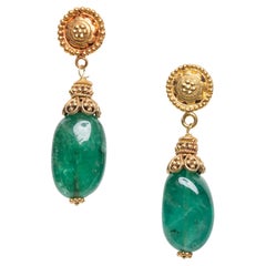 Boucles d'oreilles pendantes en or 22 carats et émeraudes de Deborah Lockhart Phillips