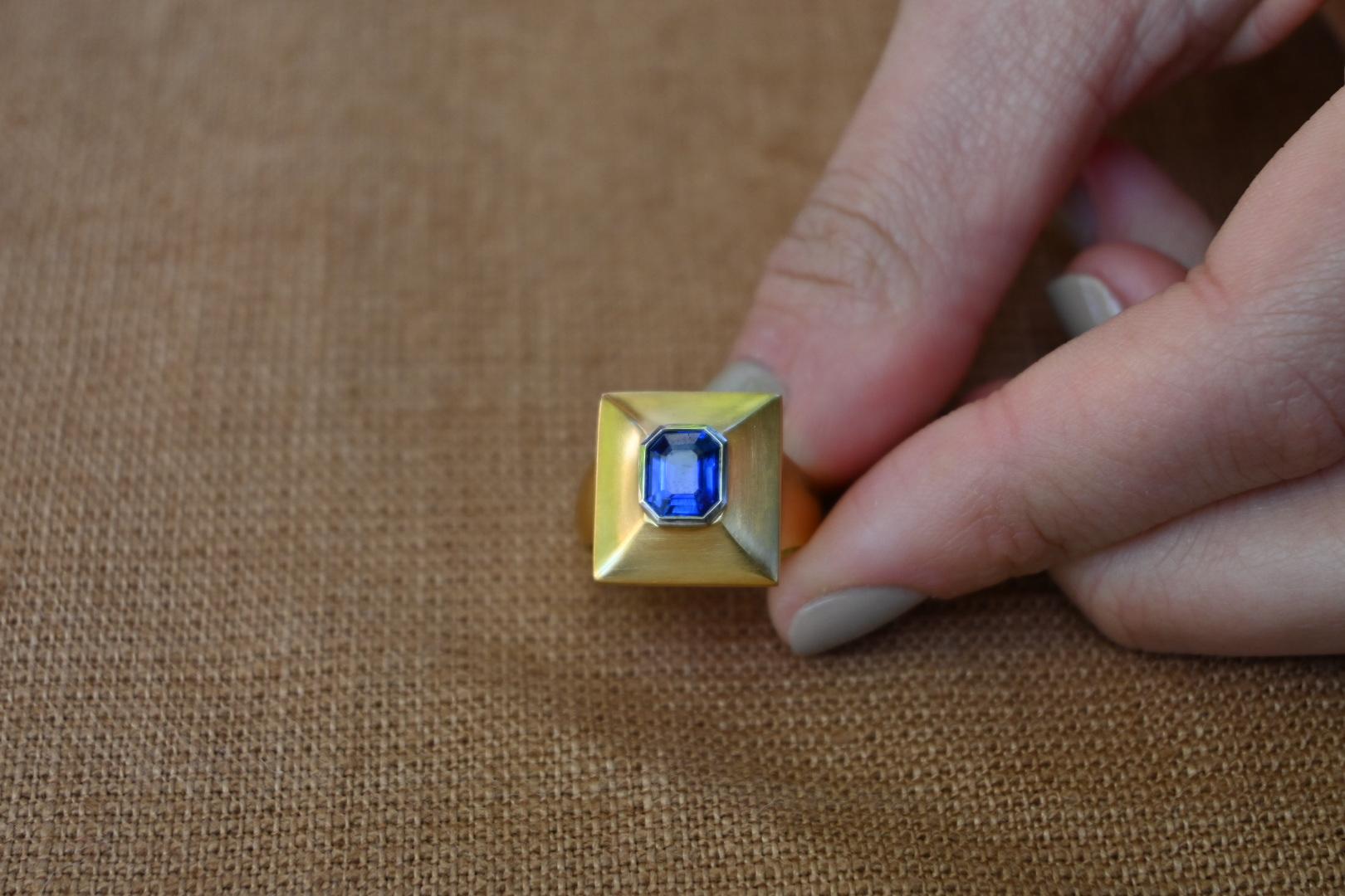 Contemporary 22k Gold and Platinum Sapphire Ring For Sale