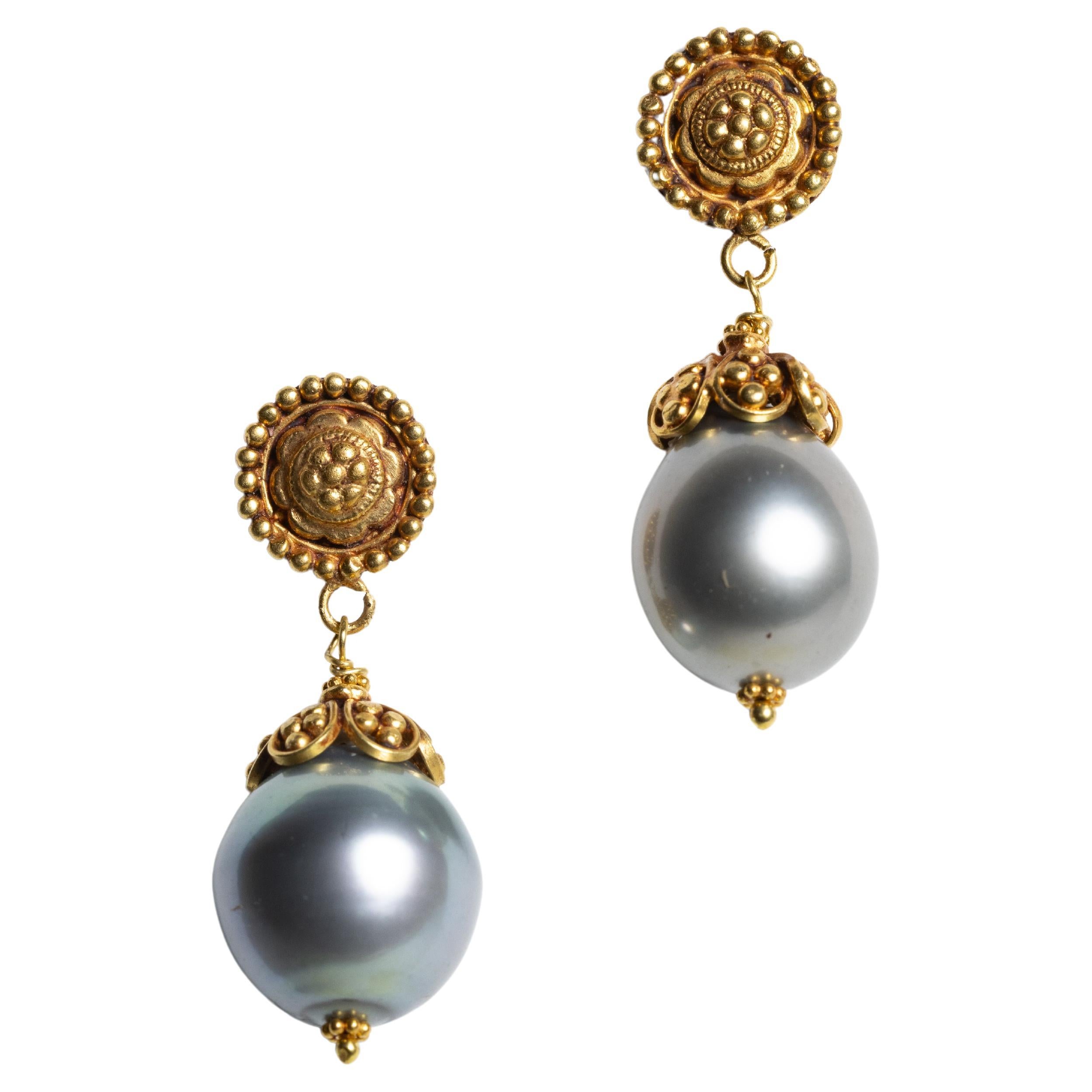 22 Karat Gold und Tahiti-Perlen-Tropfen-Ohrringe von Deborah Lockhart Phillips