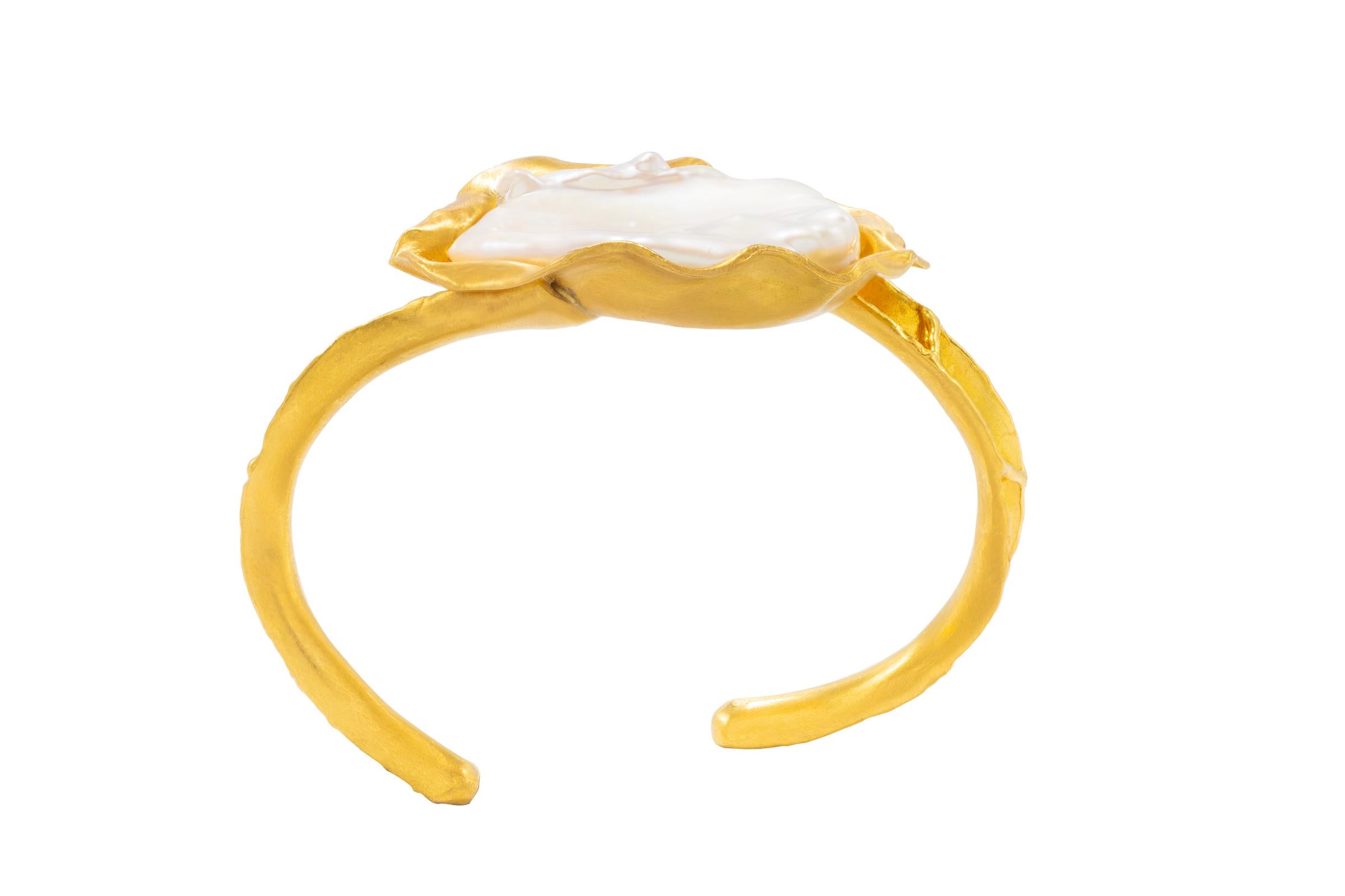 22k Gold Baroque Coin Pearl Cuff, by Tagili In New Condition For Sale In New York, NY