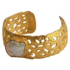 22k Gold Baroque Pearl Cuff