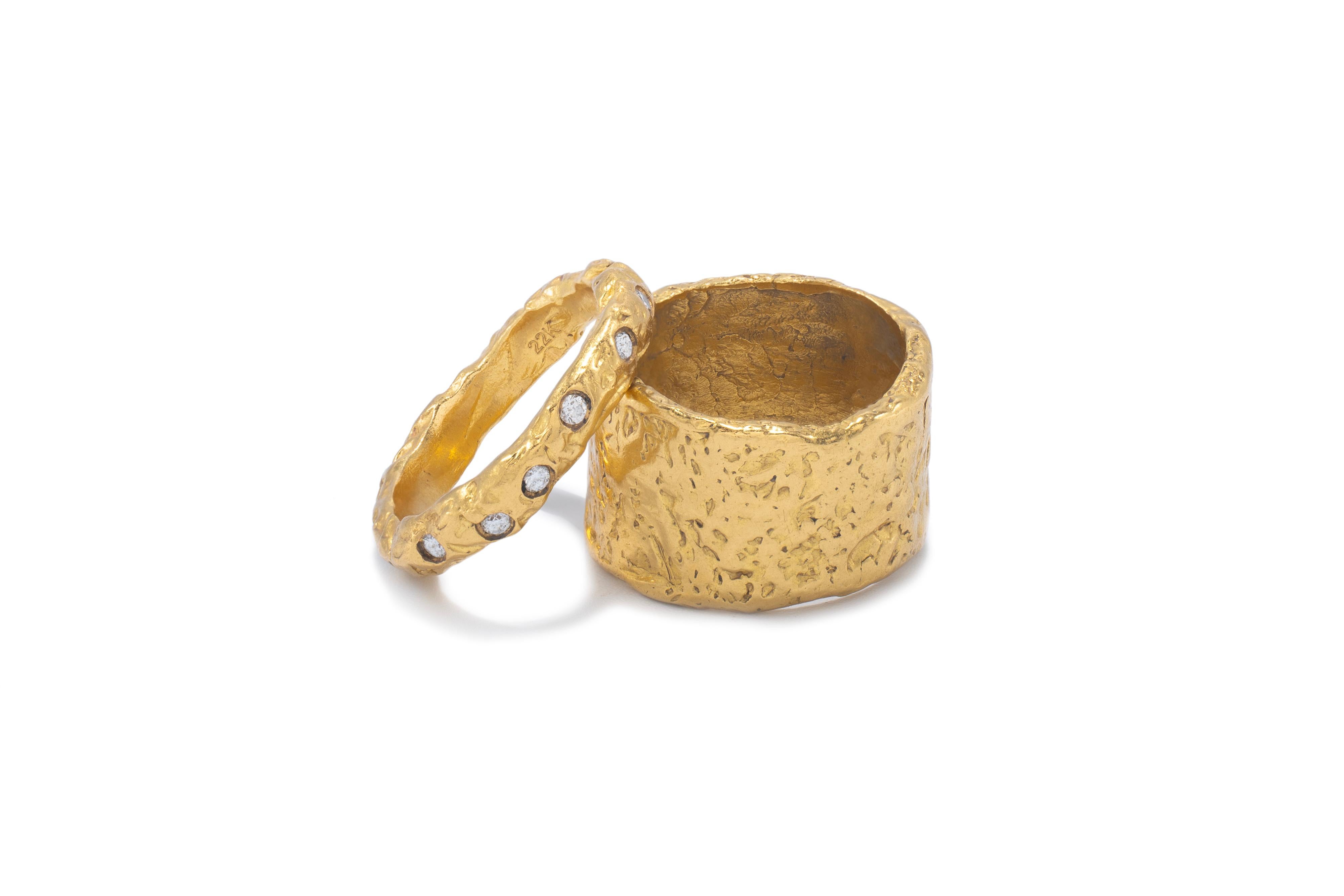 Artisan Bagues empilables en or 22k avec diamants, par Tagili en vente