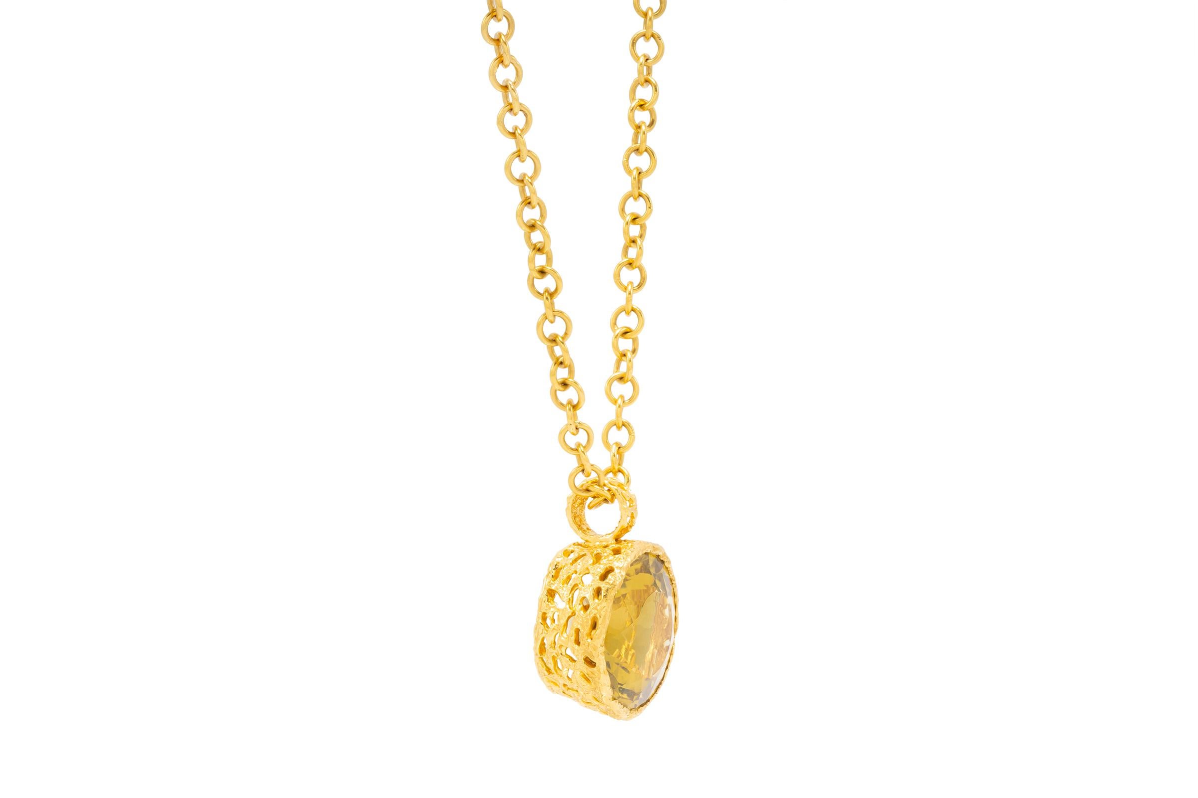 Round Cut 22k Gold Citrine Pendant Necklace For Sale