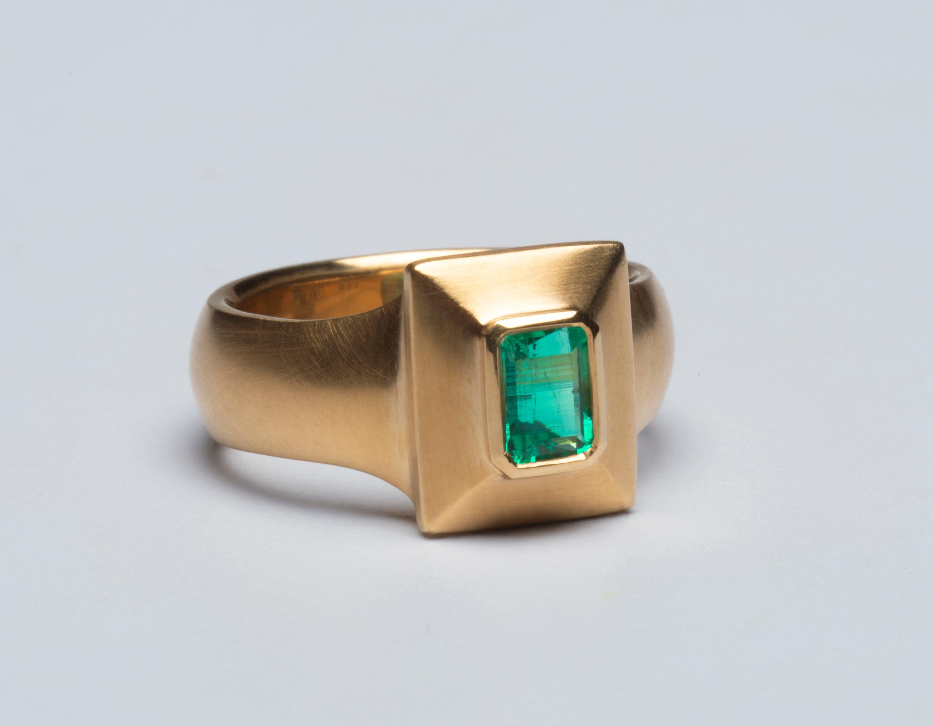 22k Gold kolumbianischen Smaragd Ring (Zeitgenössisch) im Angebot
