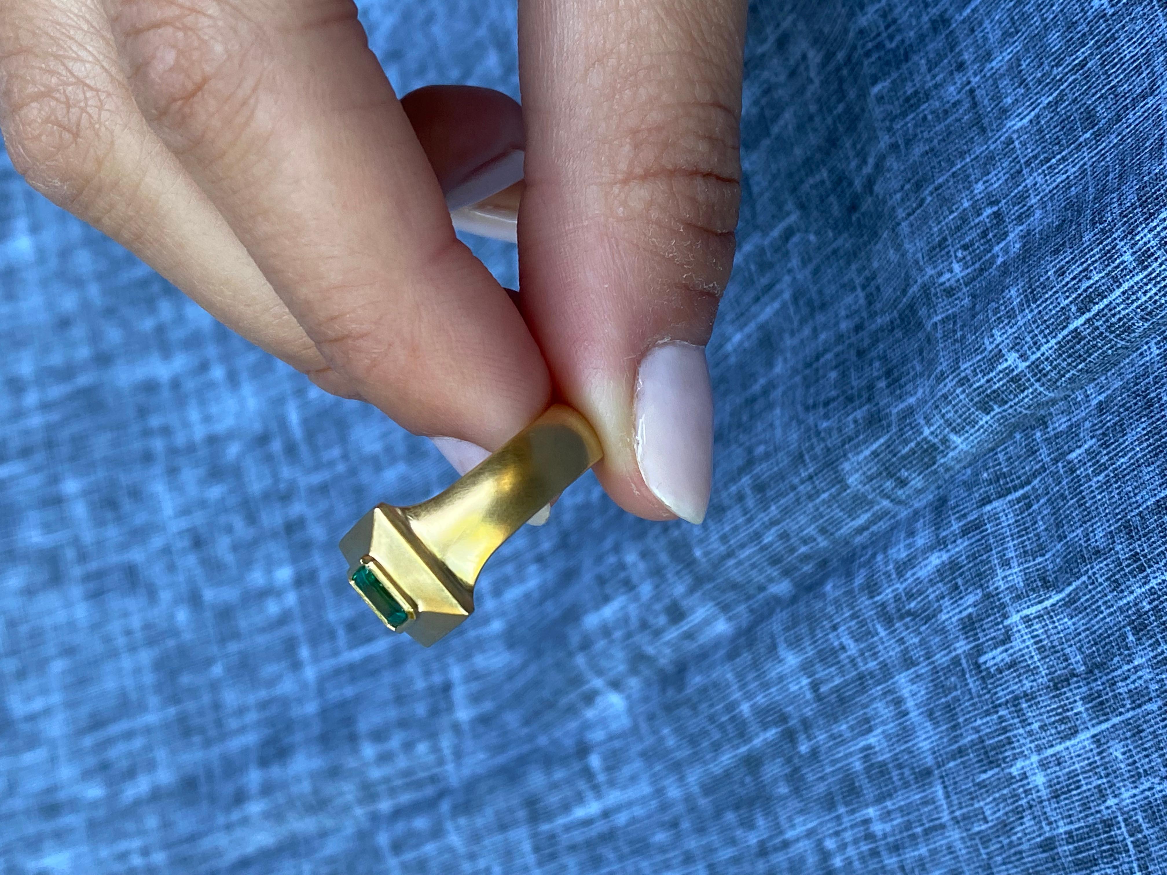 22k Gold kolumbianischen Smaragd Ring (Smaragdschliff) im Angebot