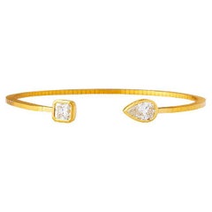Bracciale flessibile cubico in oro 22K con diamanti solitari a forma di pera e radiante