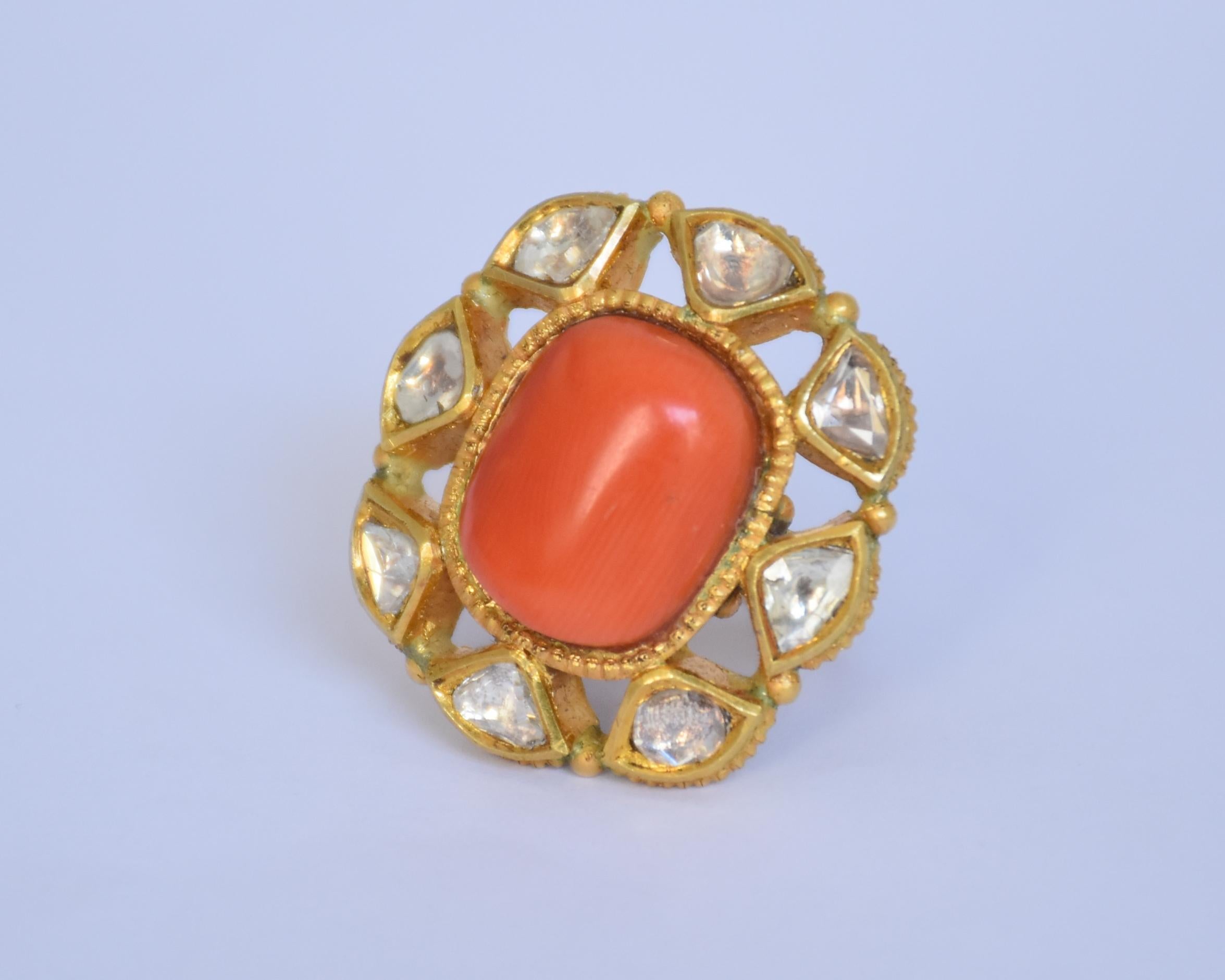 Bague en or 22 carats, diamants polki et émail de corail naturel Neuf - En vente à Bangkok,, TH