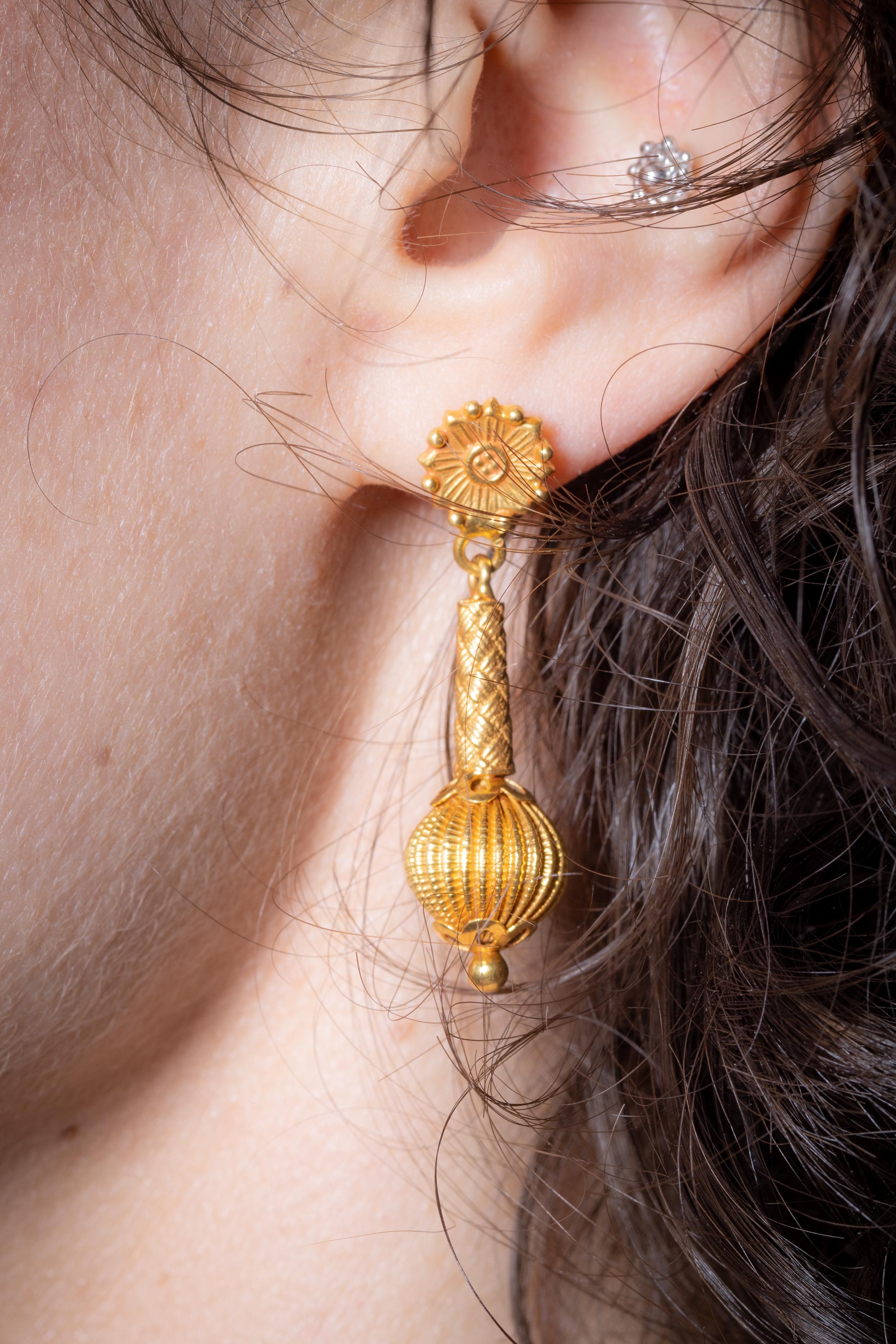 Néo-étrusque Boucles d'oreilles pendantes en or 22 carats, indiennes en vente
