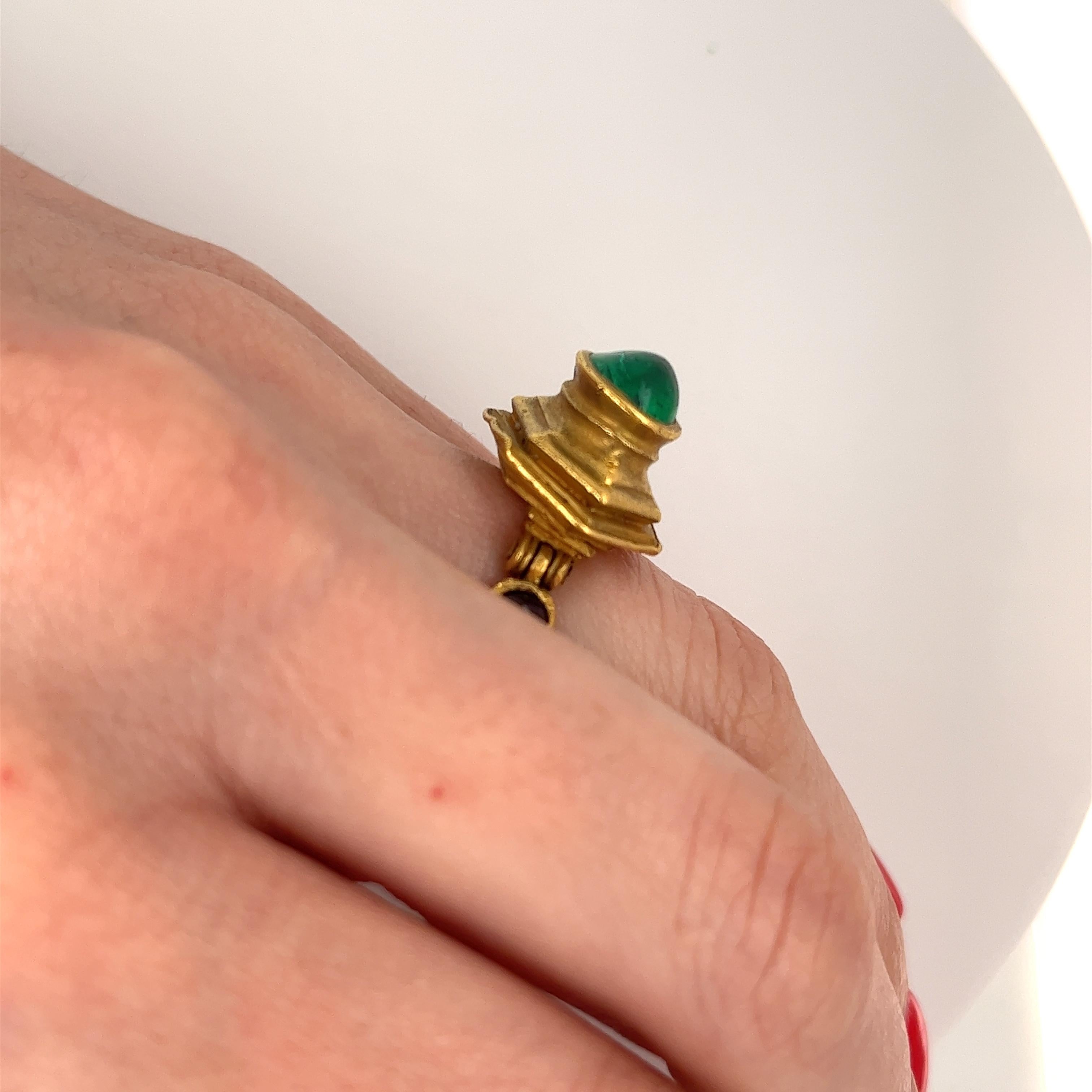 22k Gold Egyptian Revival Emerald and Garnet Movable Ring In Good Condition For Sale In Miami, FL