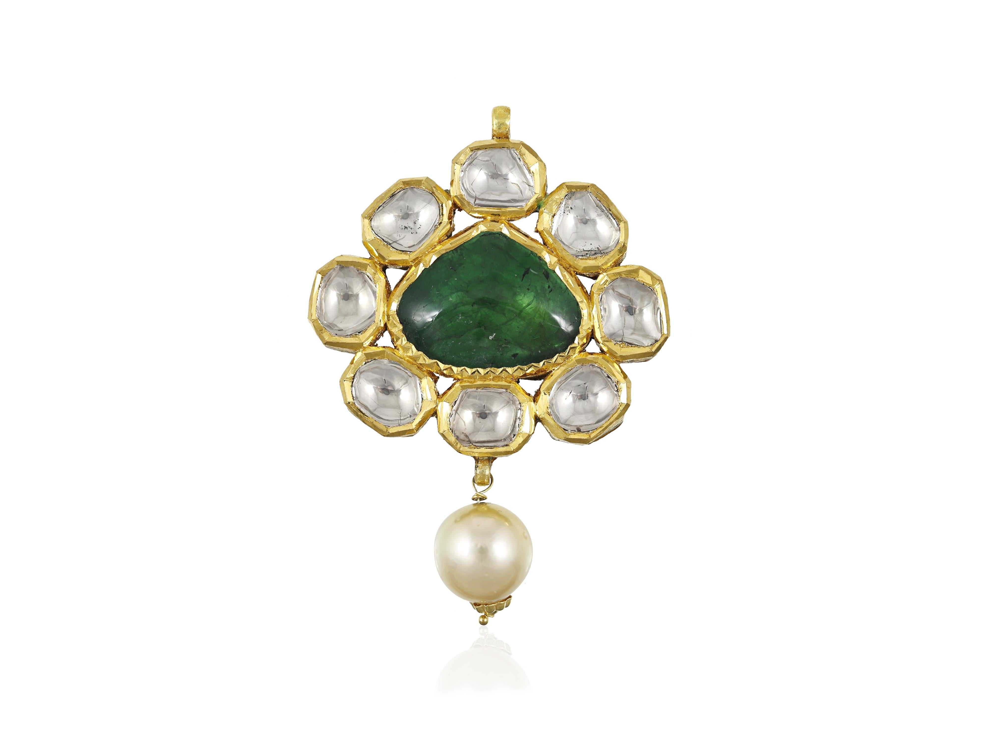 22K gold emerald and diamond pendant with pearl, antique indian small pendant For Sale 1