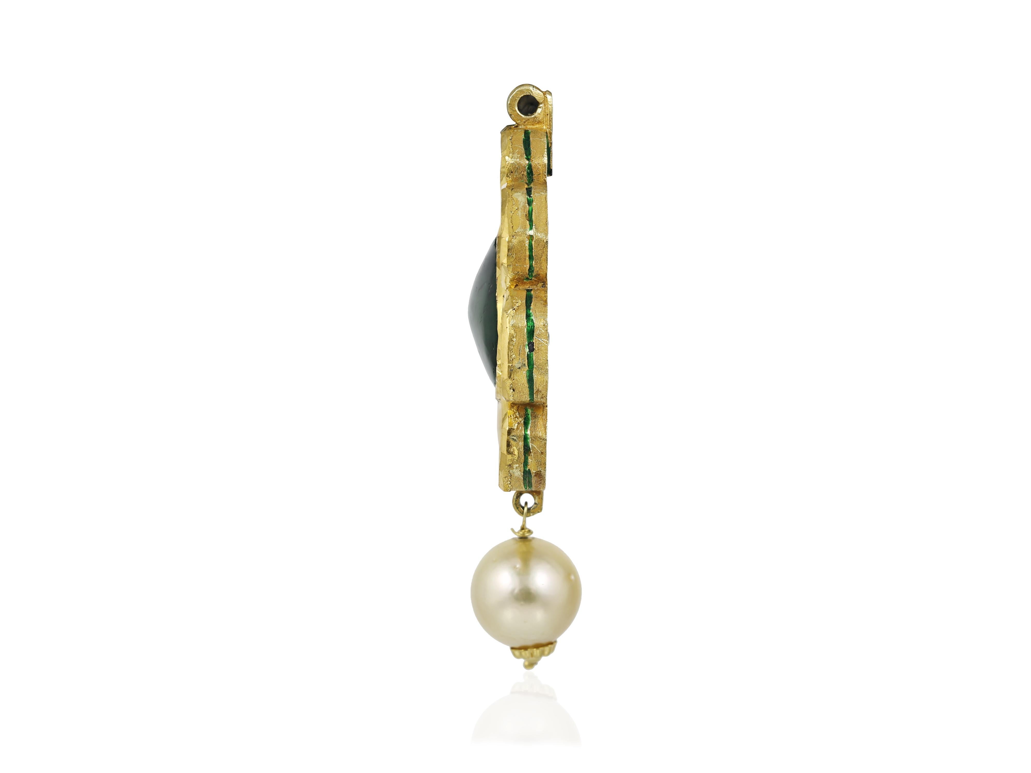 22K gold emerald and diamond pendant with pearl, antique indian small pendant For Sale 3