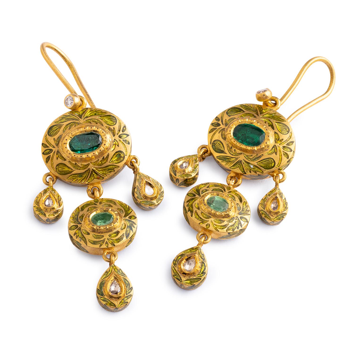 22k Gold Smaragd, Diamant & grüne Emaille Reversible Girandole  Ohrringe von Agaro (Kunsthandwerker*in)