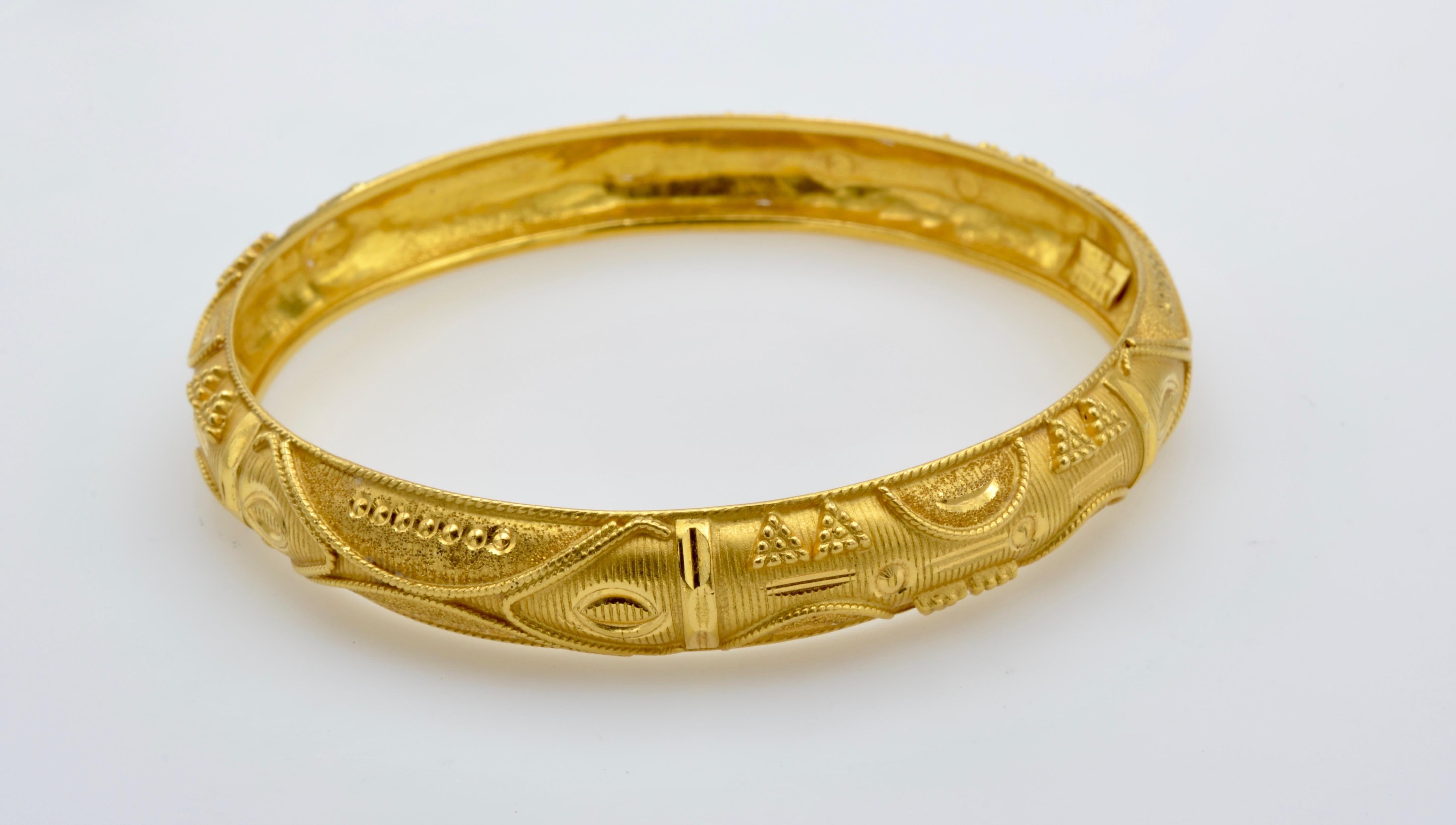 22k Gold Engraved Bangle Bracelet In Excellent Condition In Berkeley, CA