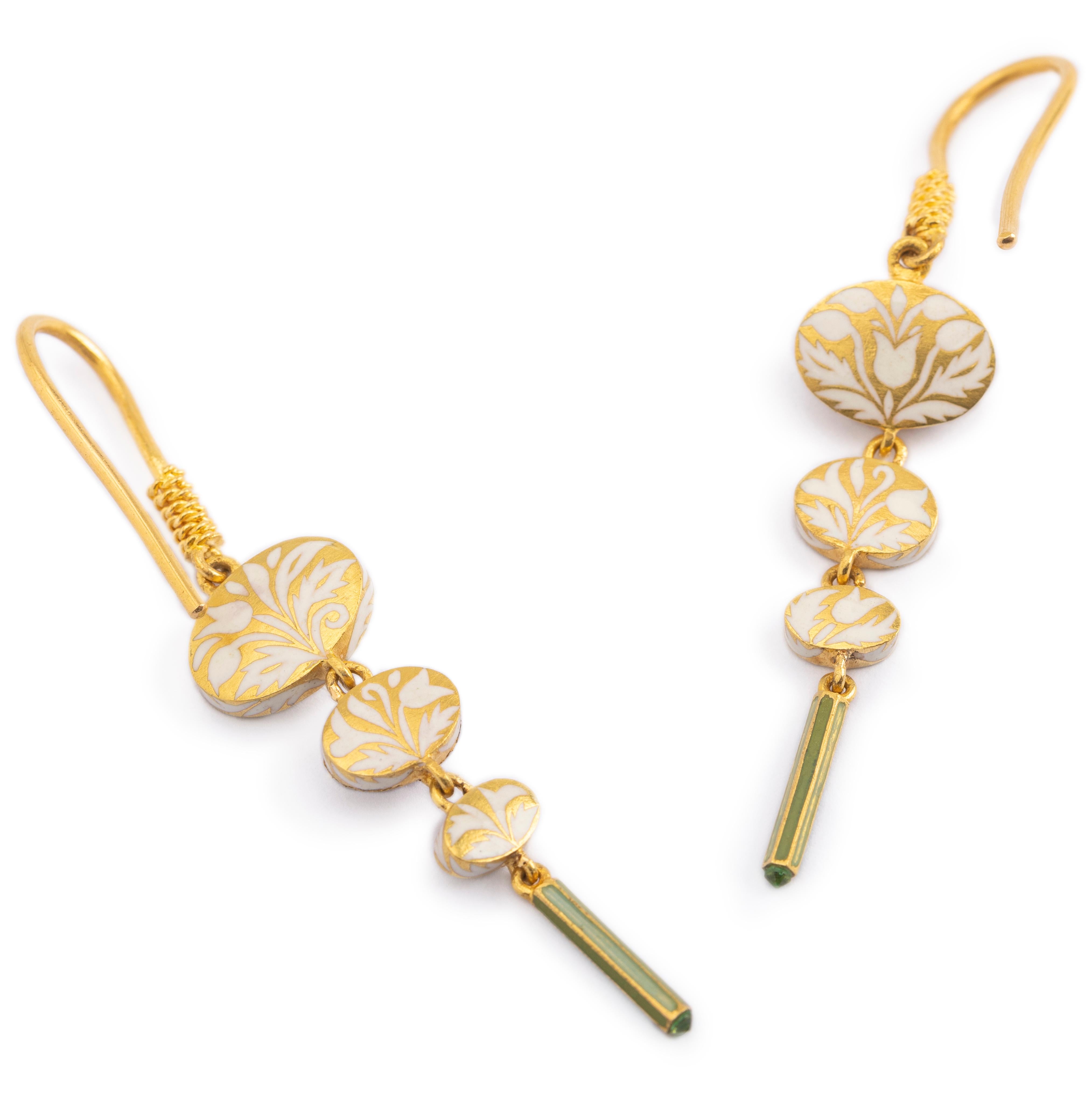 Taille cabochon Pendants d'oreilles en or 22 carats et émail de tourmaline de 1,1 carat, fabriqués à la main par Agaro Jewels en vente
