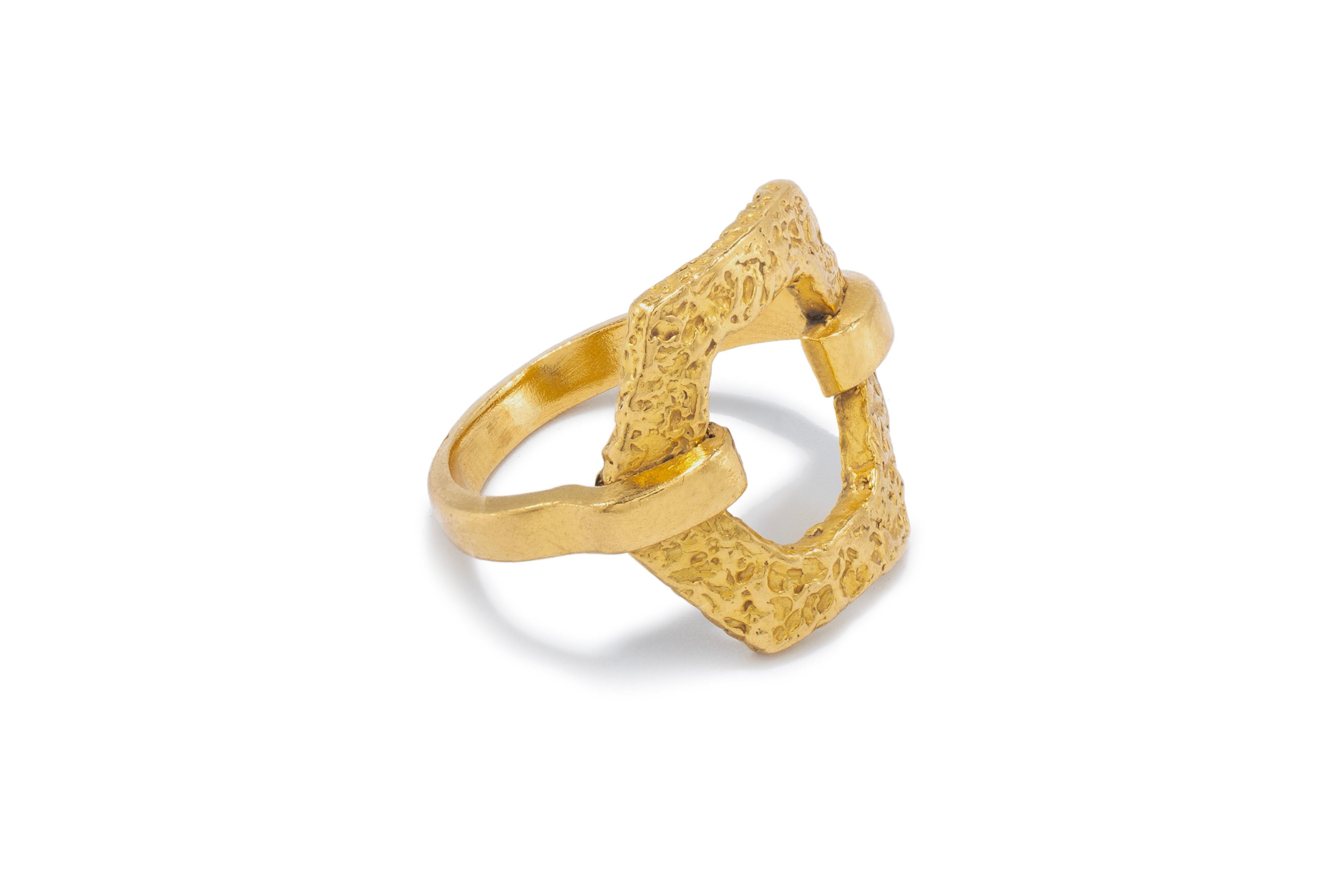 22k Gold Hexagon Textured Ring In New Condition For Sale In New York, NY