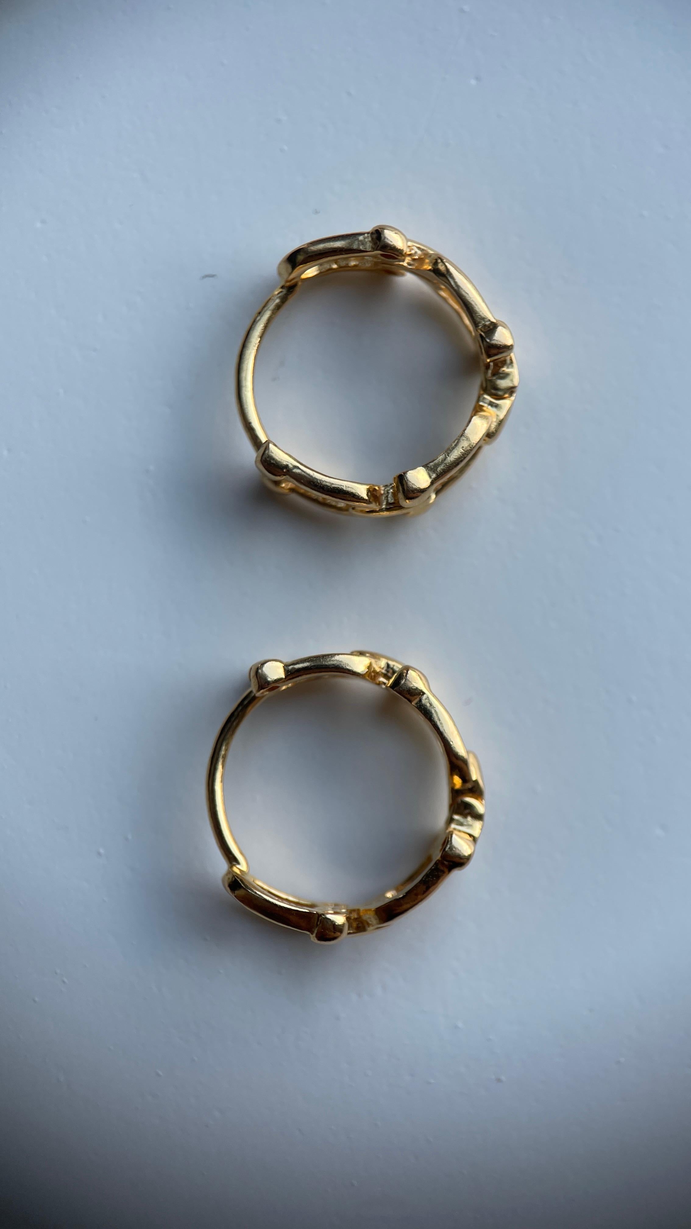 Orecchini a cerchio in oro 22k - Oro puro 916 (misura 11mm) Cerchio in oro 916/oro puro-3,15g in vendita 1