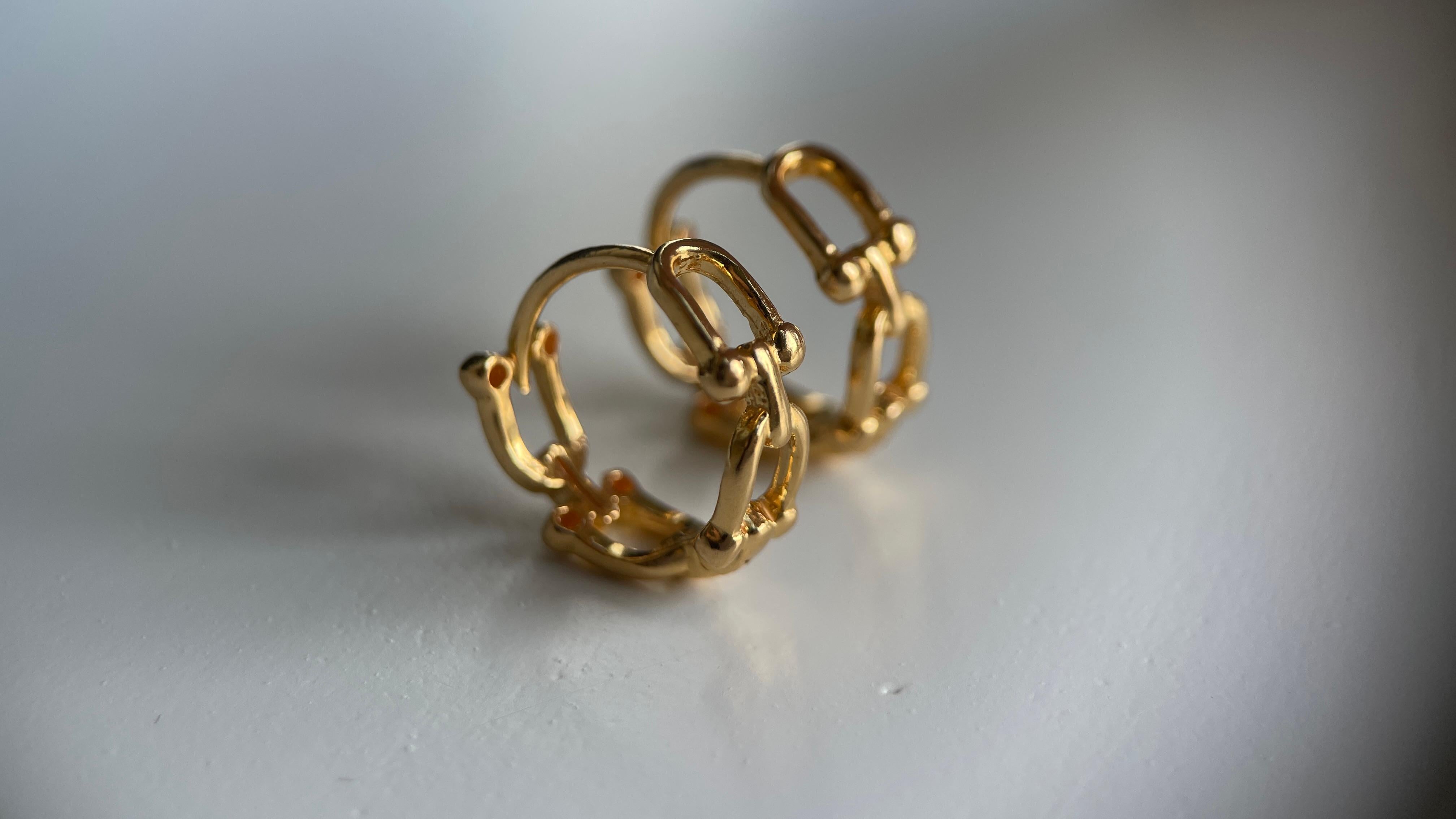 Orecchini a cerchio in oro 22k - Oro puro 916 (misura 11mm) Cerchio in oro 916/oro puro-3,15g in vendita 3